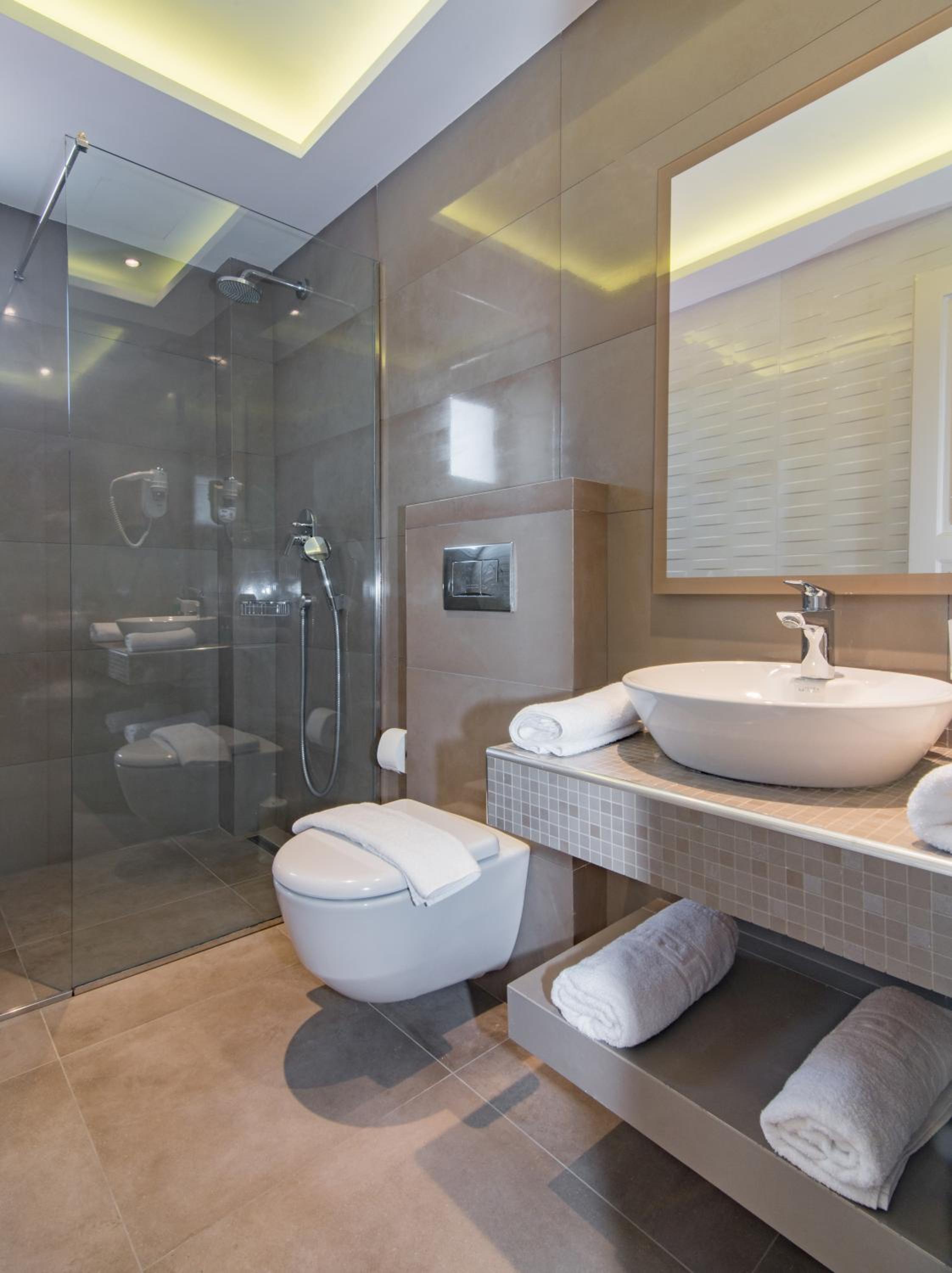 Superior Triple Room with Balcony - Photo 7