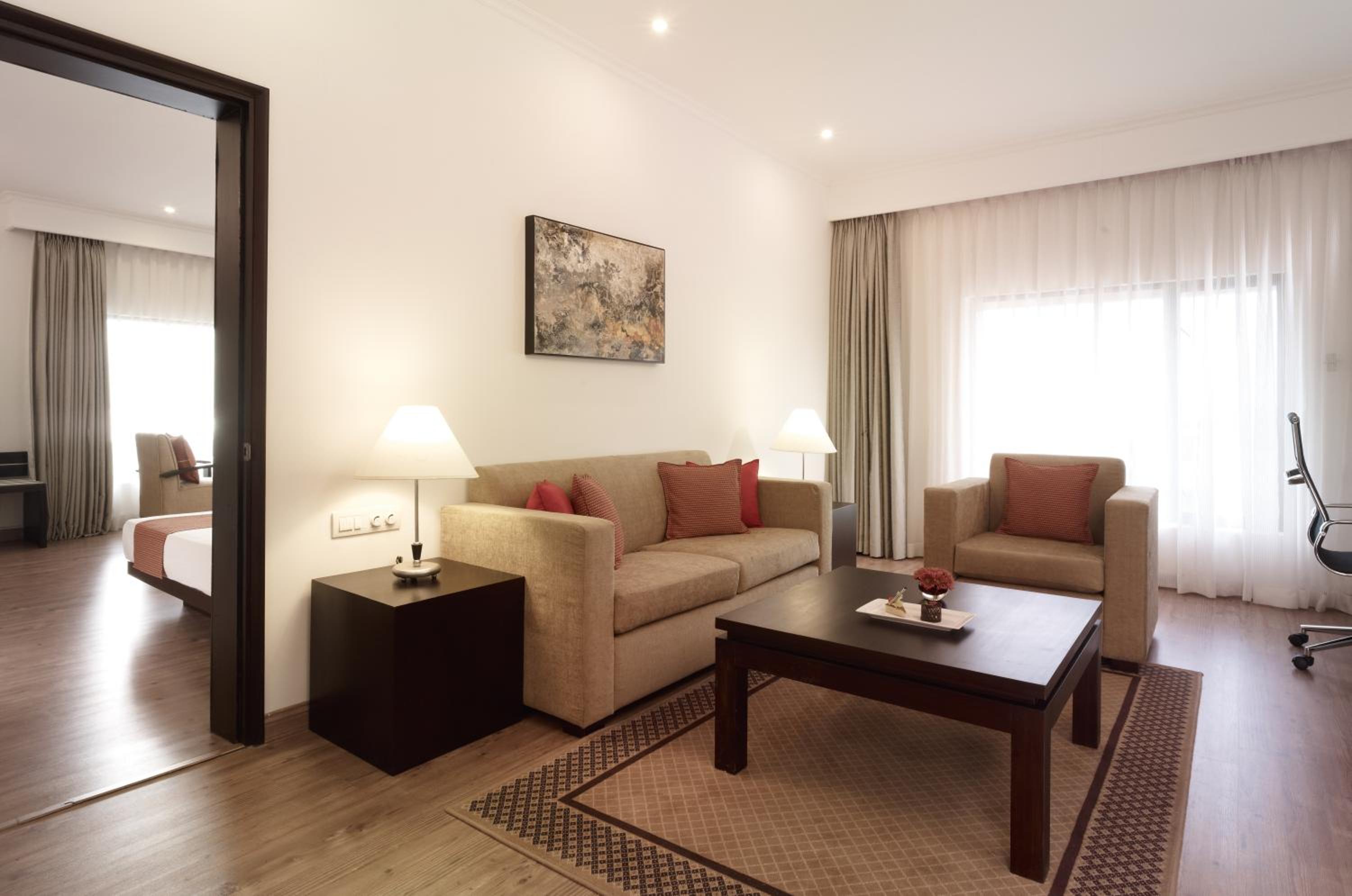 Deluxe Suite Including One-Way Airport Transfer photo 3