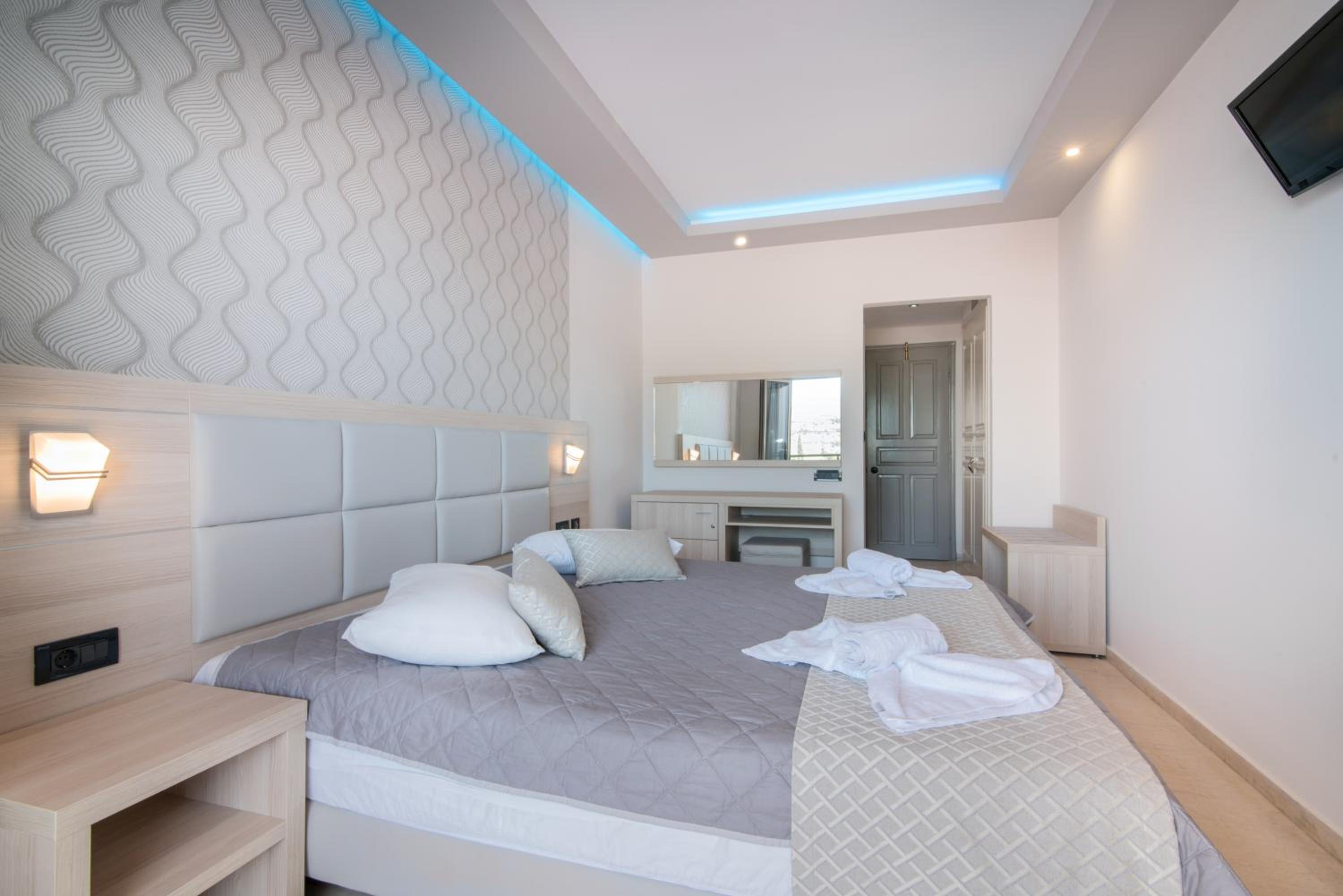 Superior Double or Twin Room with Balcony - Photo 10