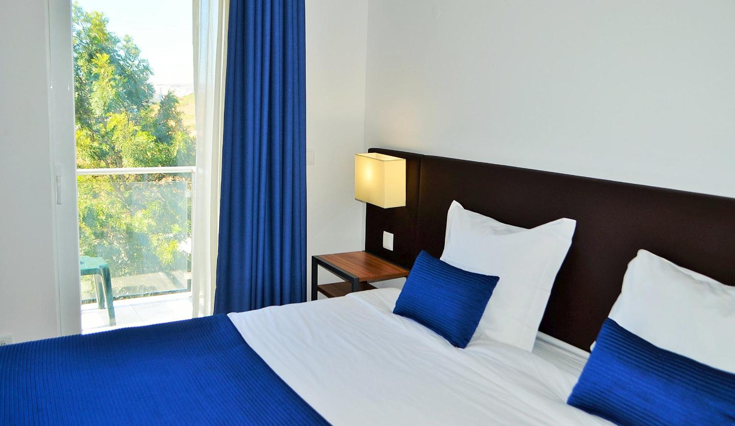 Deluxe Double Room with Balcony - Photo 5