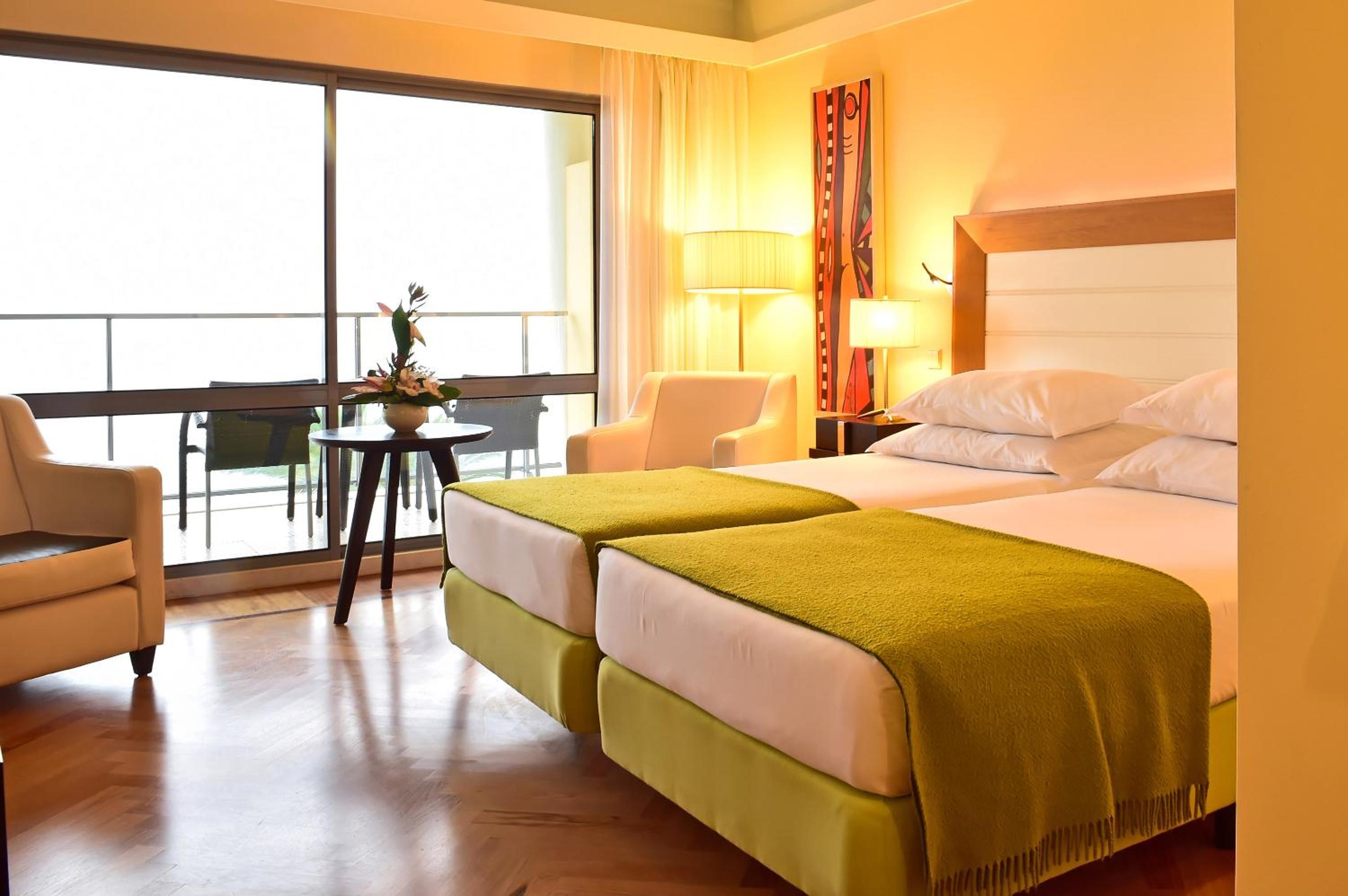 Superior Twin Room with Sea View - Photo 7
