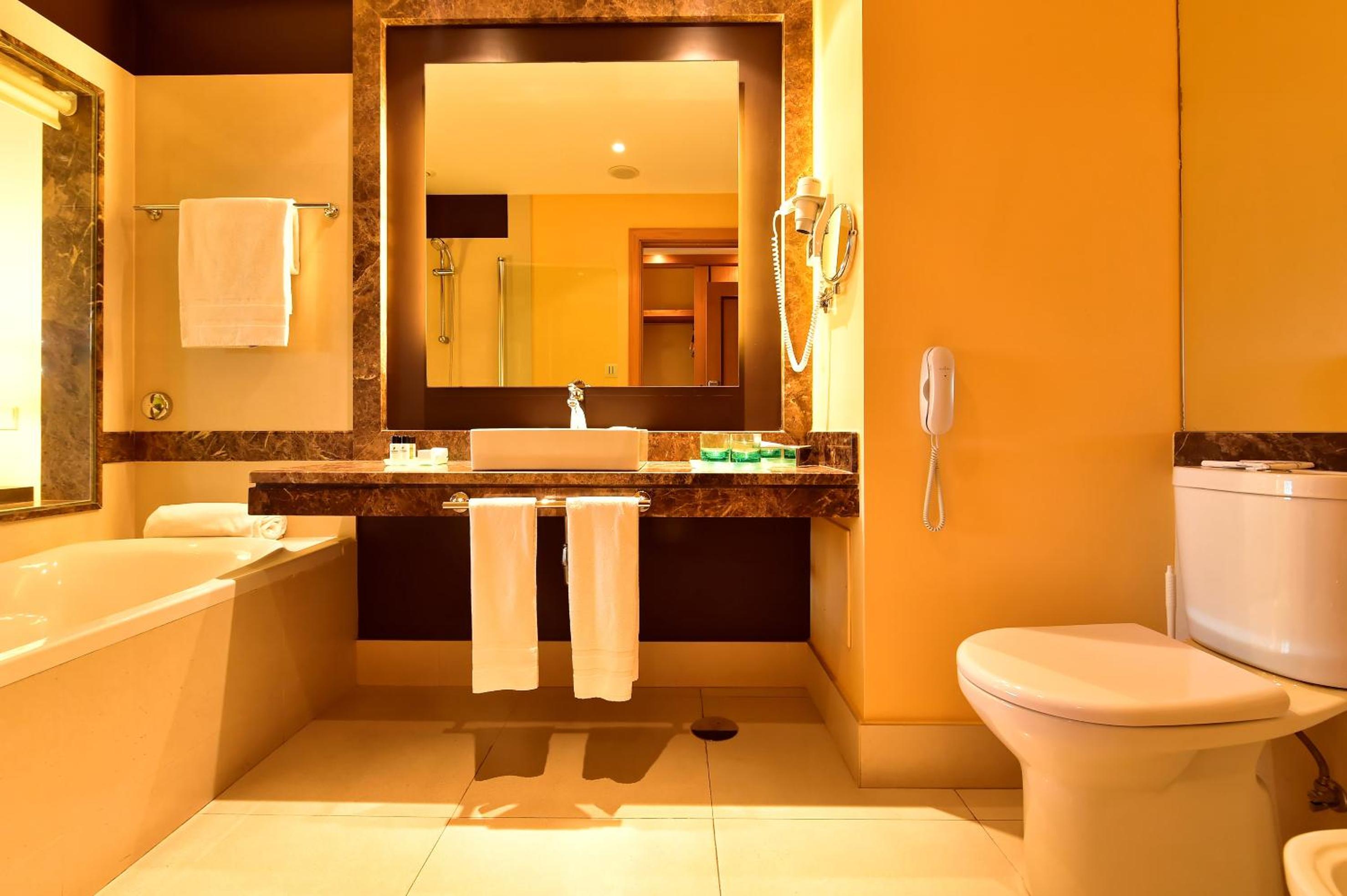 Superior Twin Room with Sea View - Photo 6