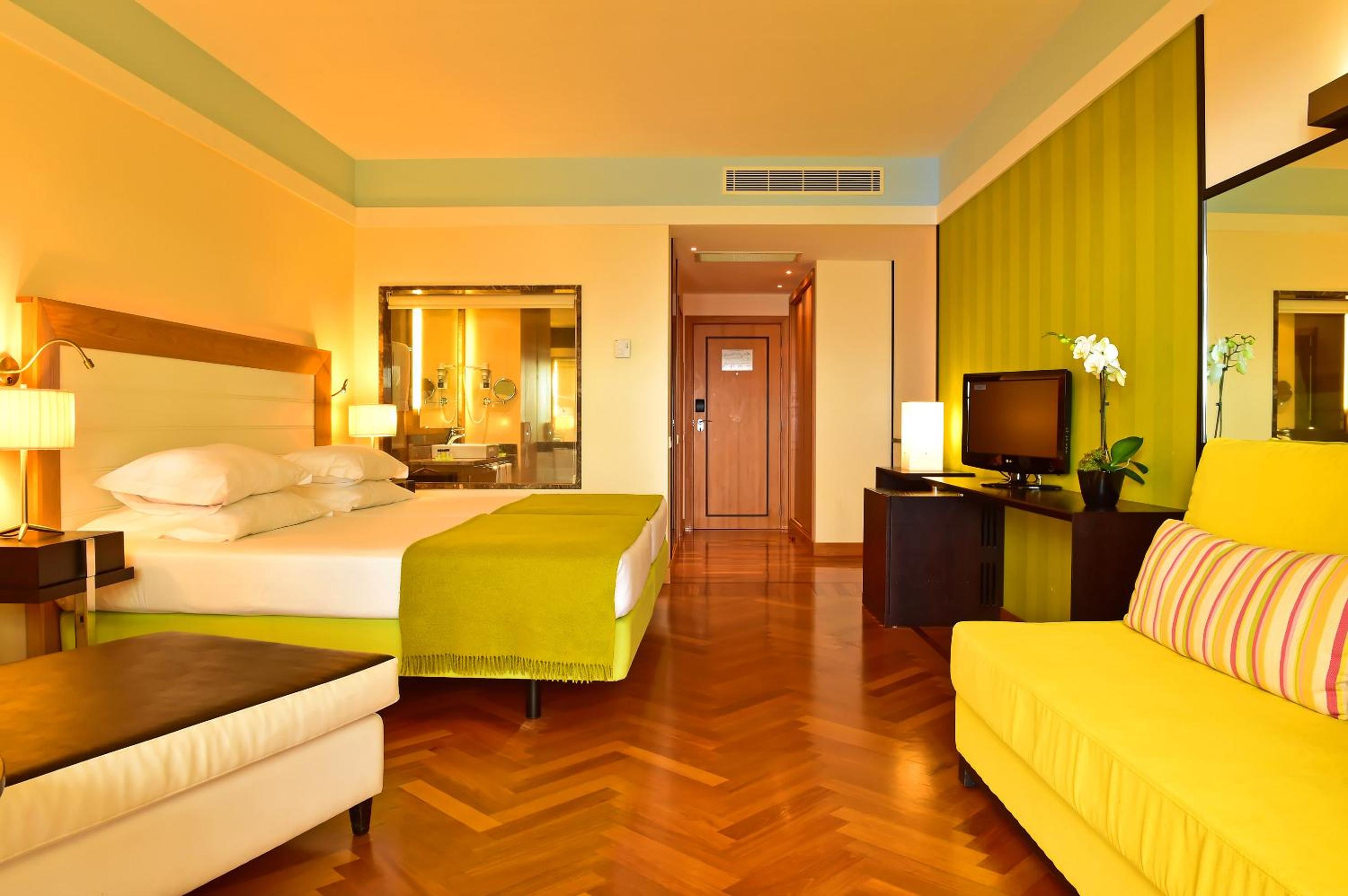 Superior Twin Room with Sea View - Photo 5