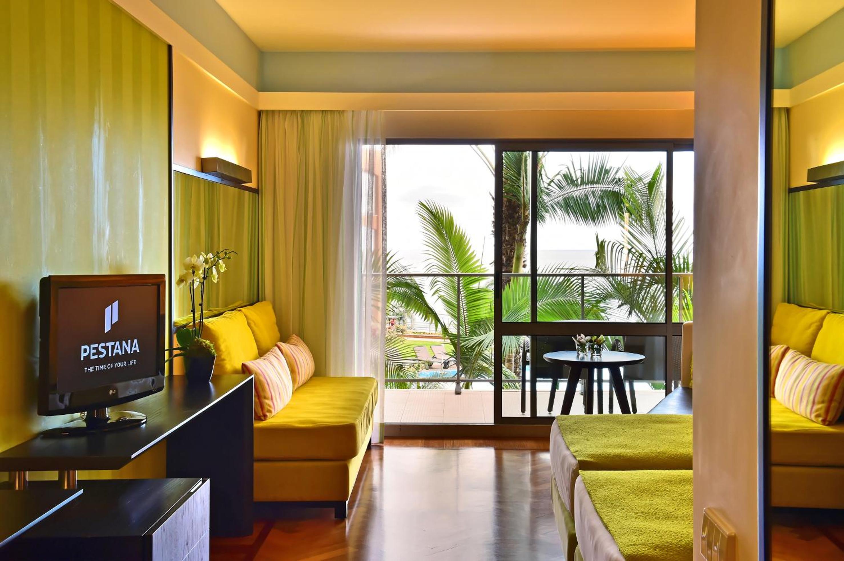 Superior Twin Room with Sea View - Photo 4