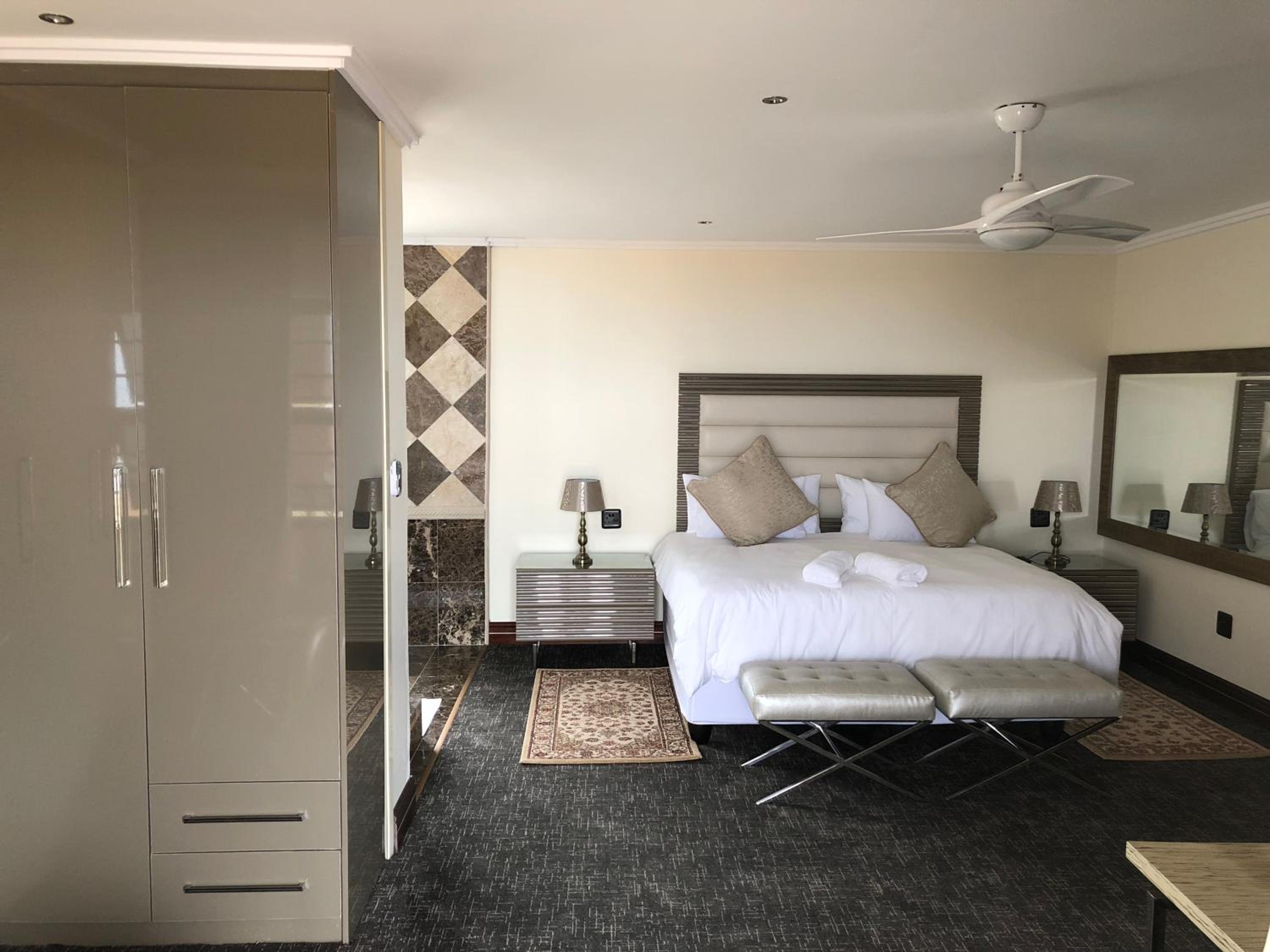 Superior Suite with Sea View - Photo 5