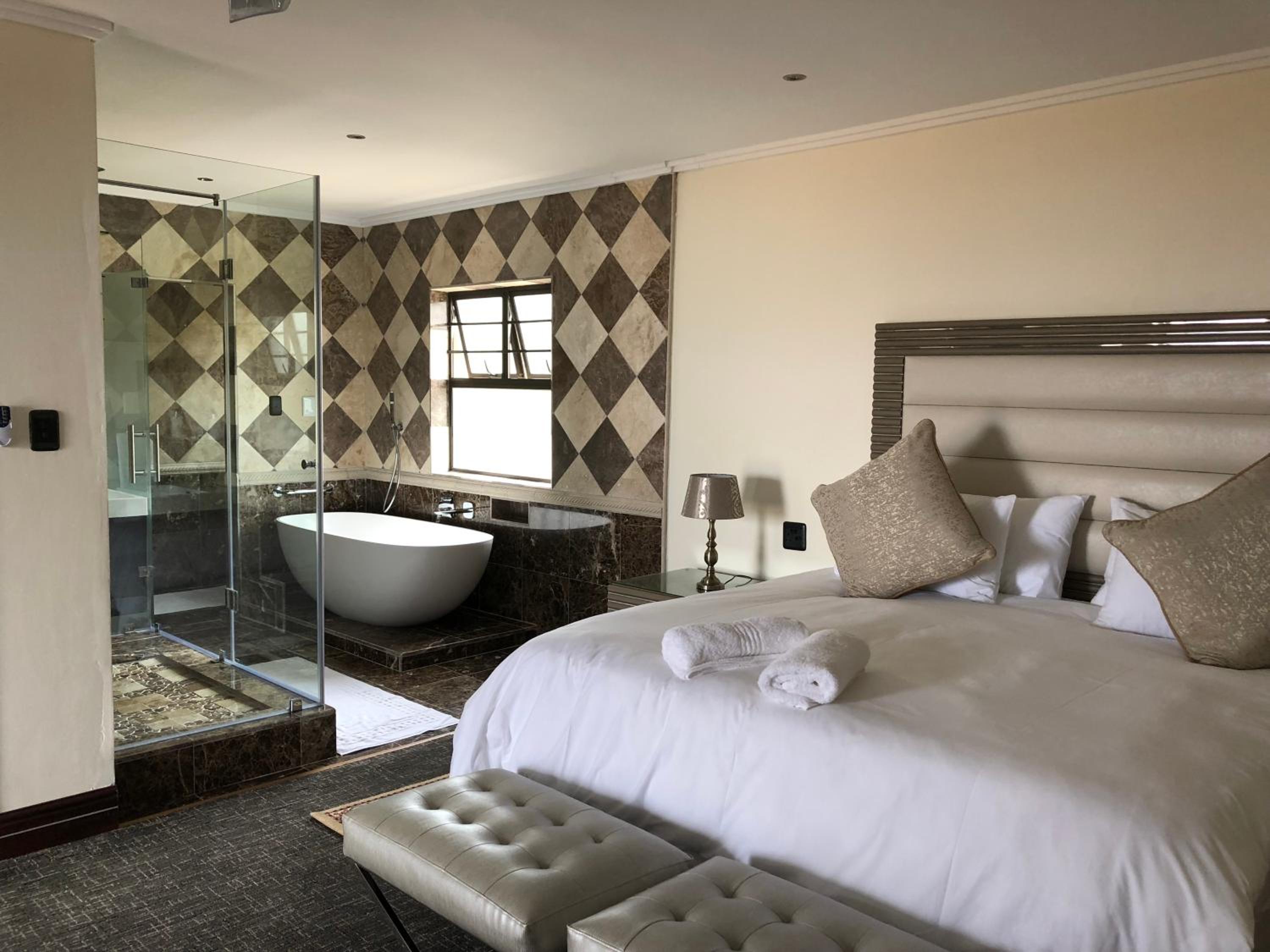 Superior Suite with Sea View - Photo 2
