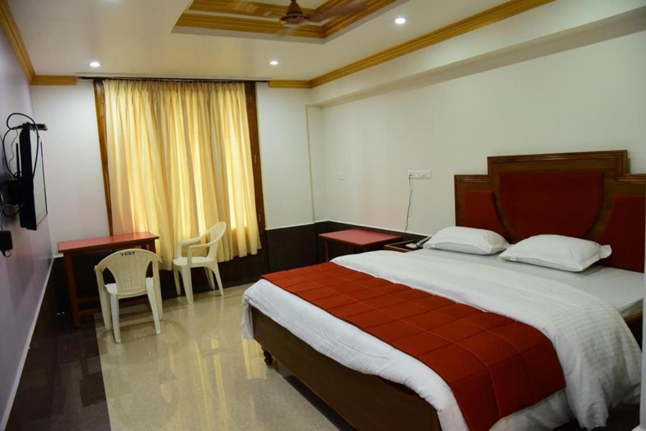 Large Double or Twin Room photo 1