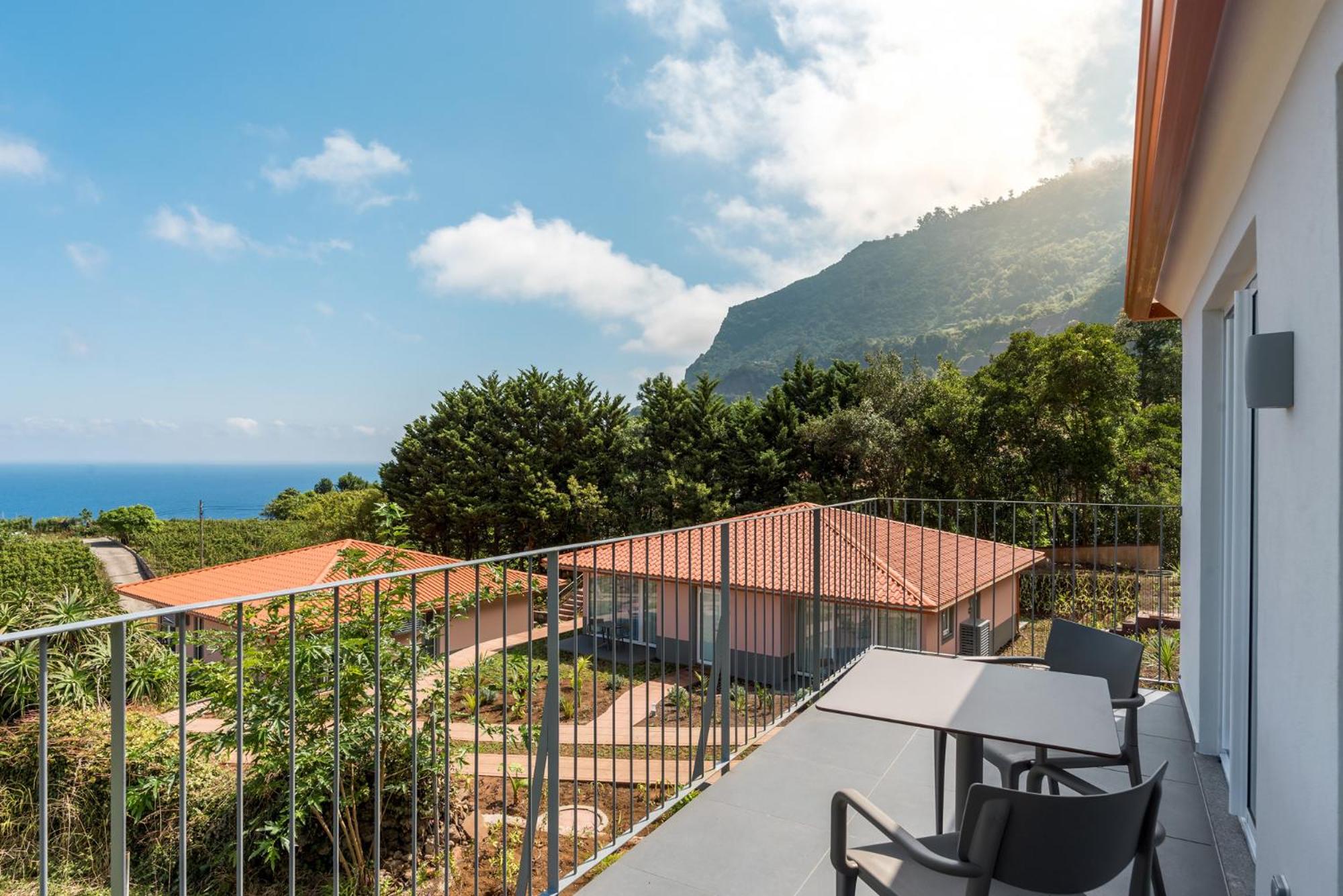 Studio with Side Sea View - Photo 13