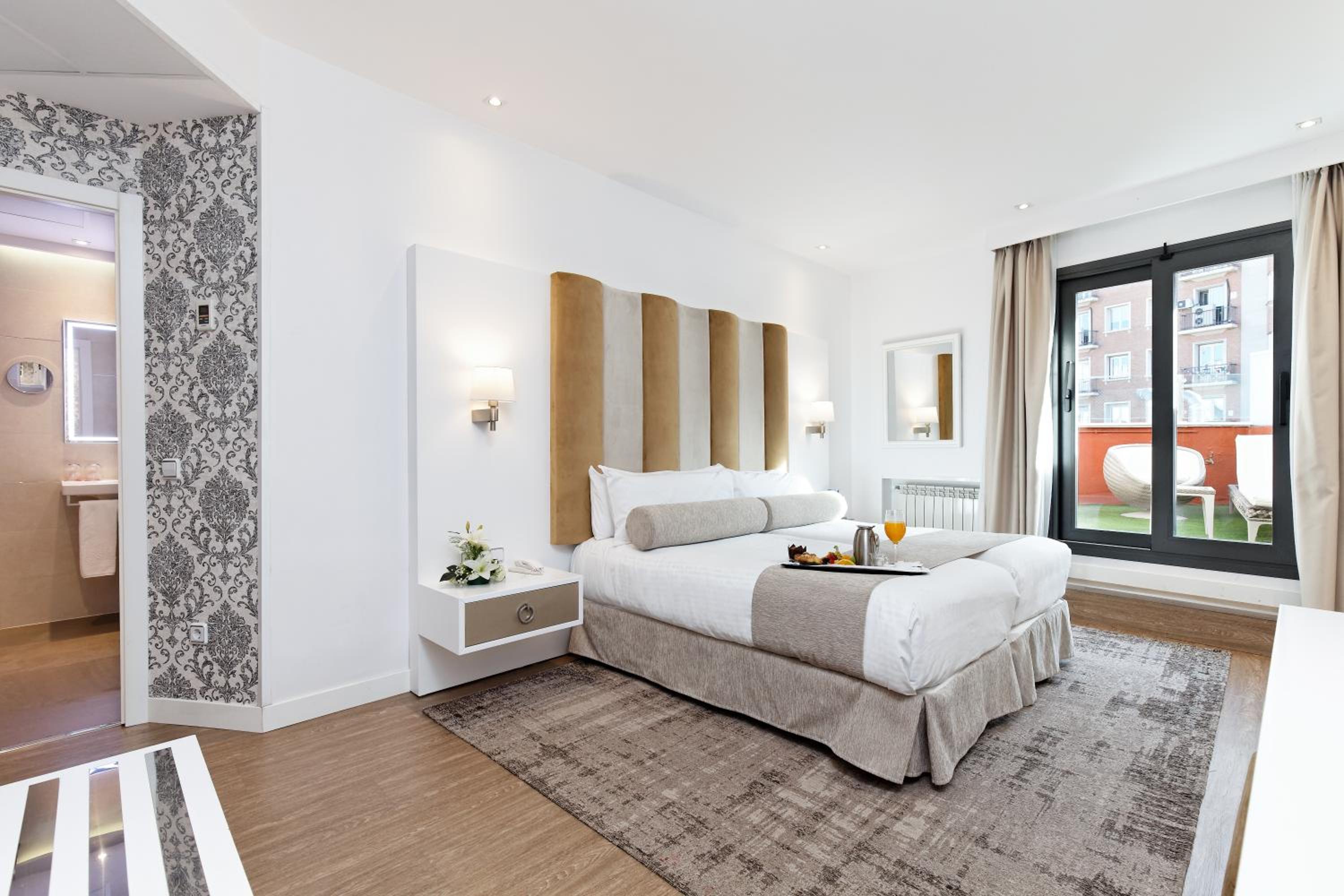 Premium Double Room - Photo 3