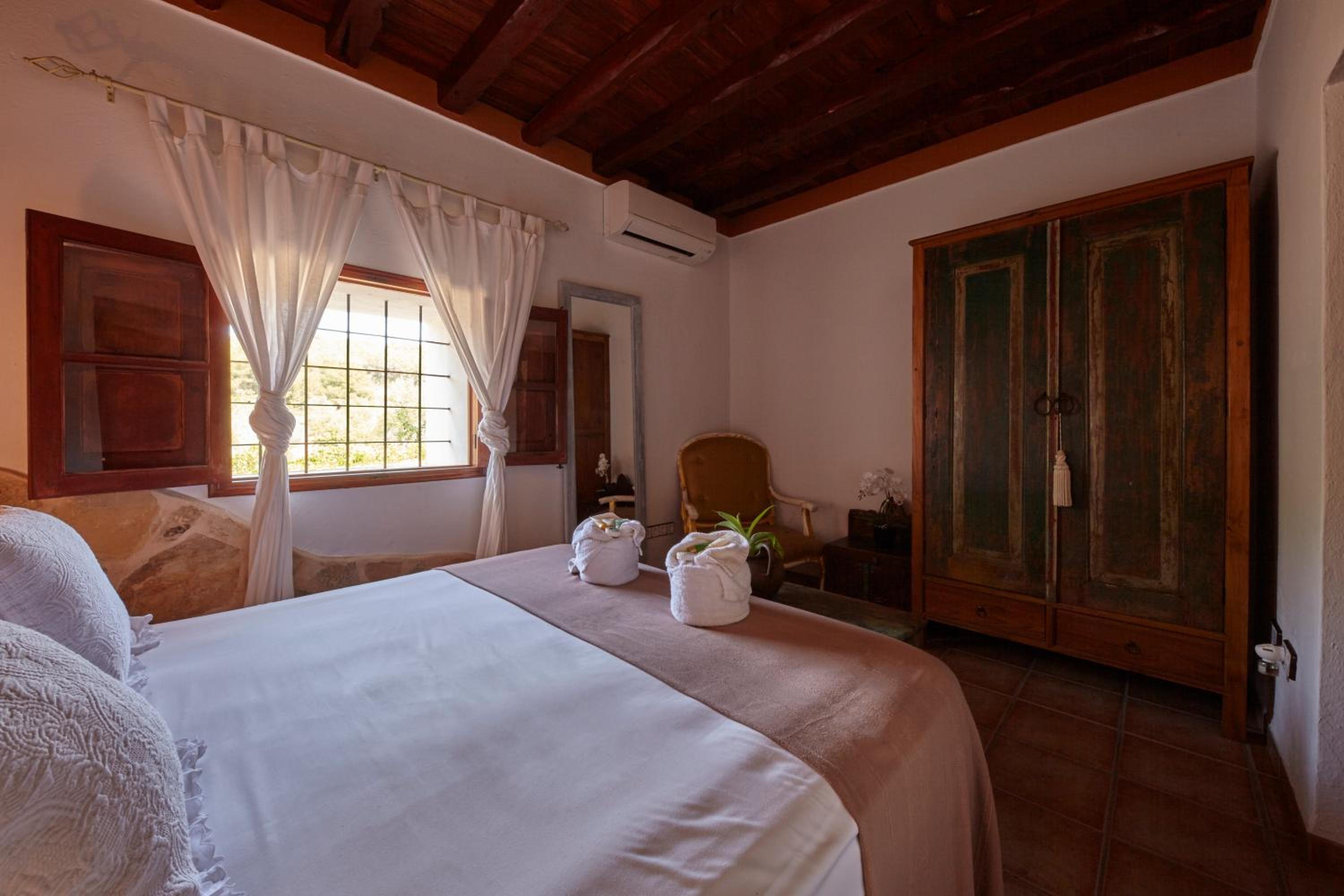 Villa with Private Pool photo 3