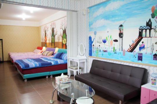 Family Room with Mountain View photo 3