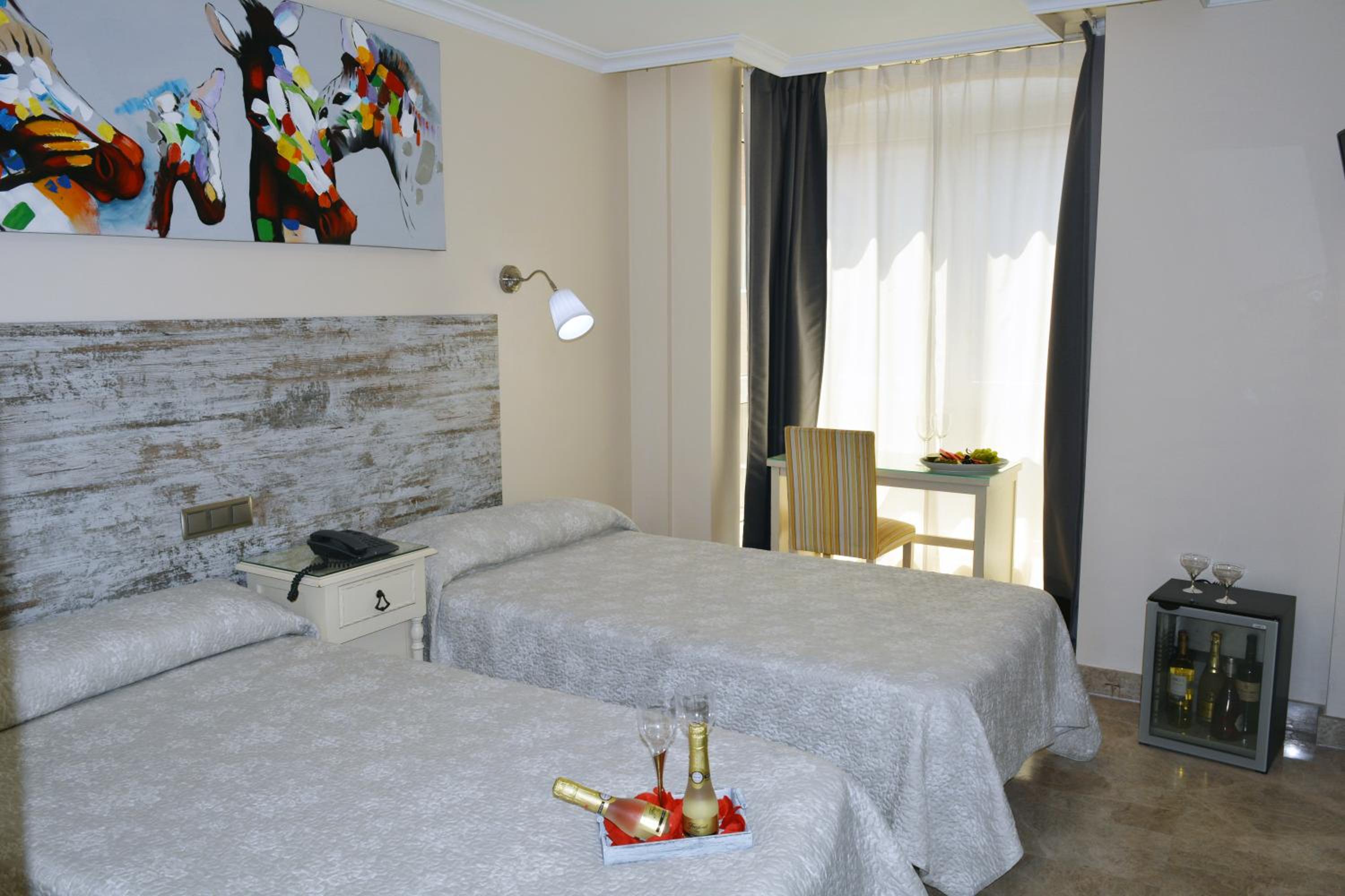 Twin Room - Photo 7
