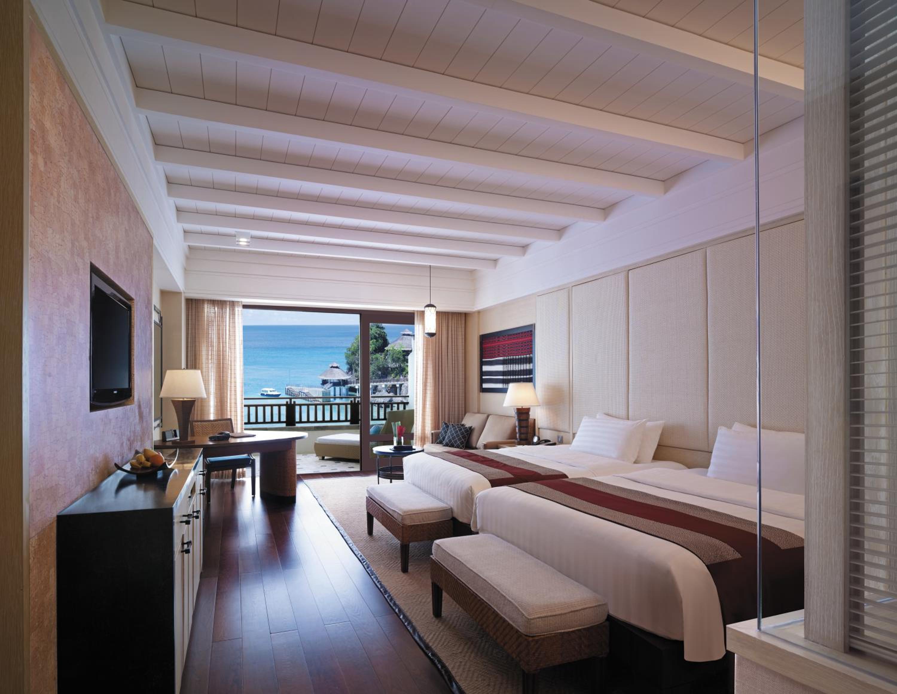 Premier Family Seaview Room with Free Roundtrip Caticlan Airport Transfers - Photo 2
