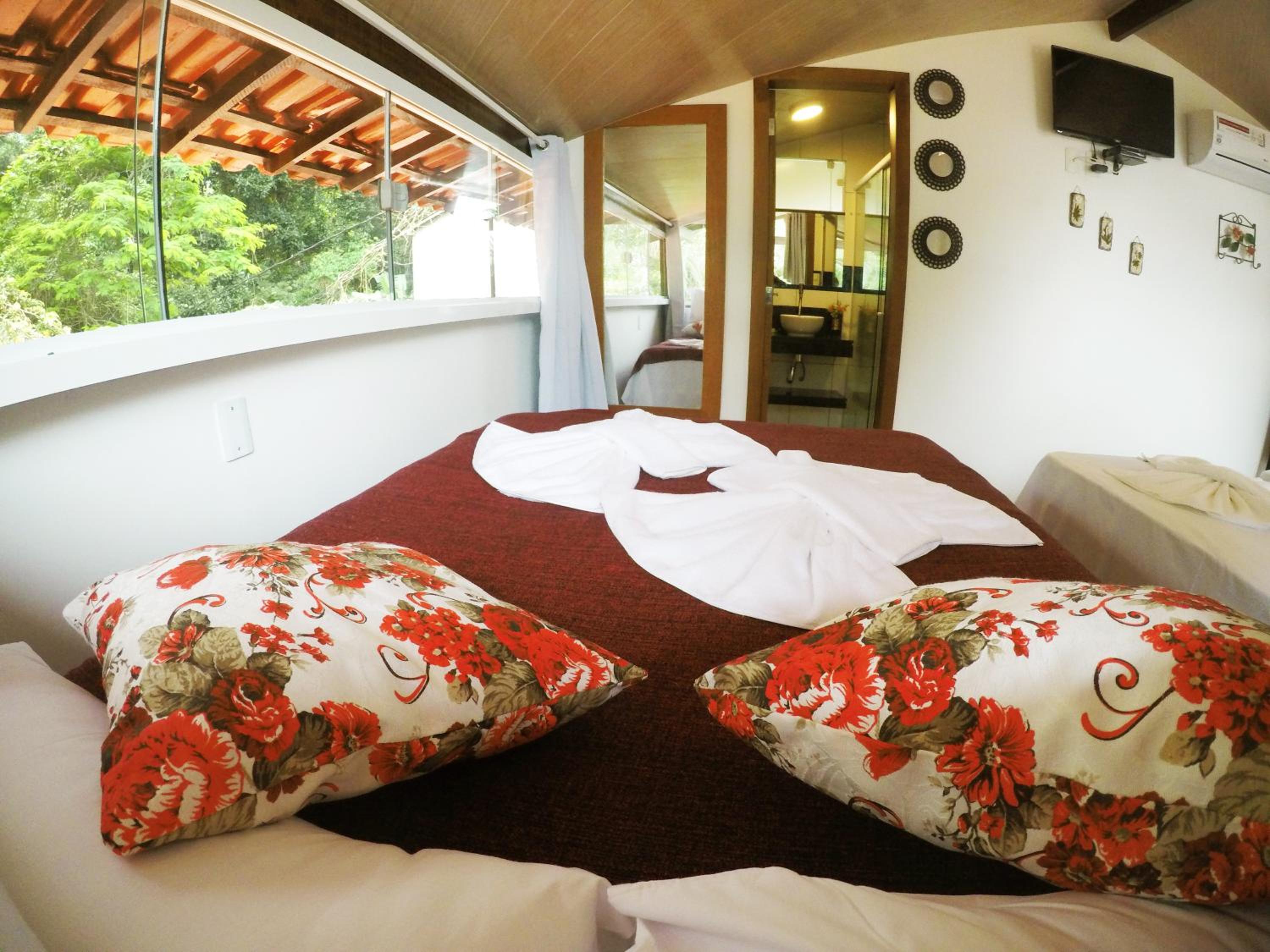 Deluxe Quadruple Room - Photo 8
