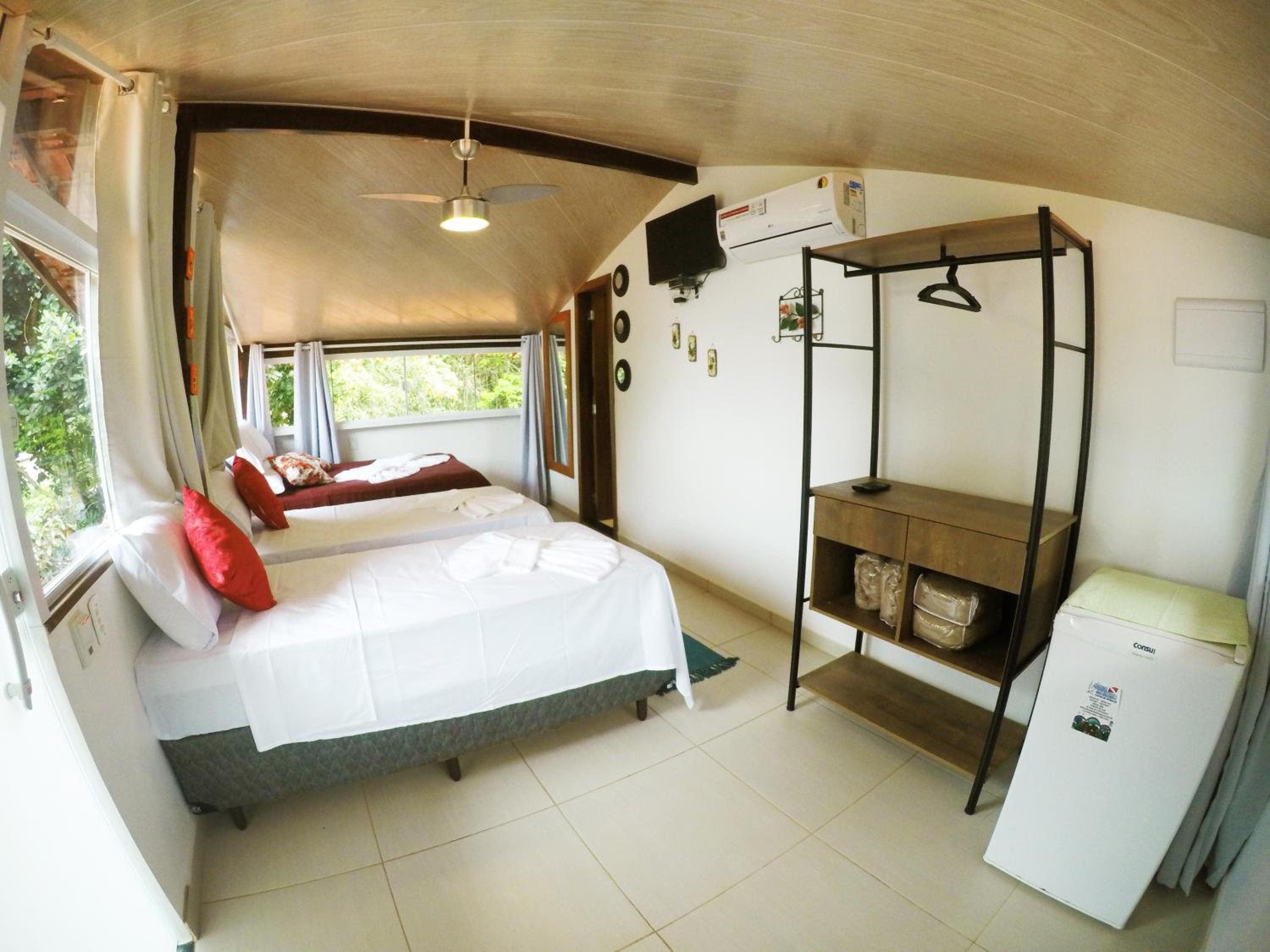 Deluxe Quadruple Room - Photo 21