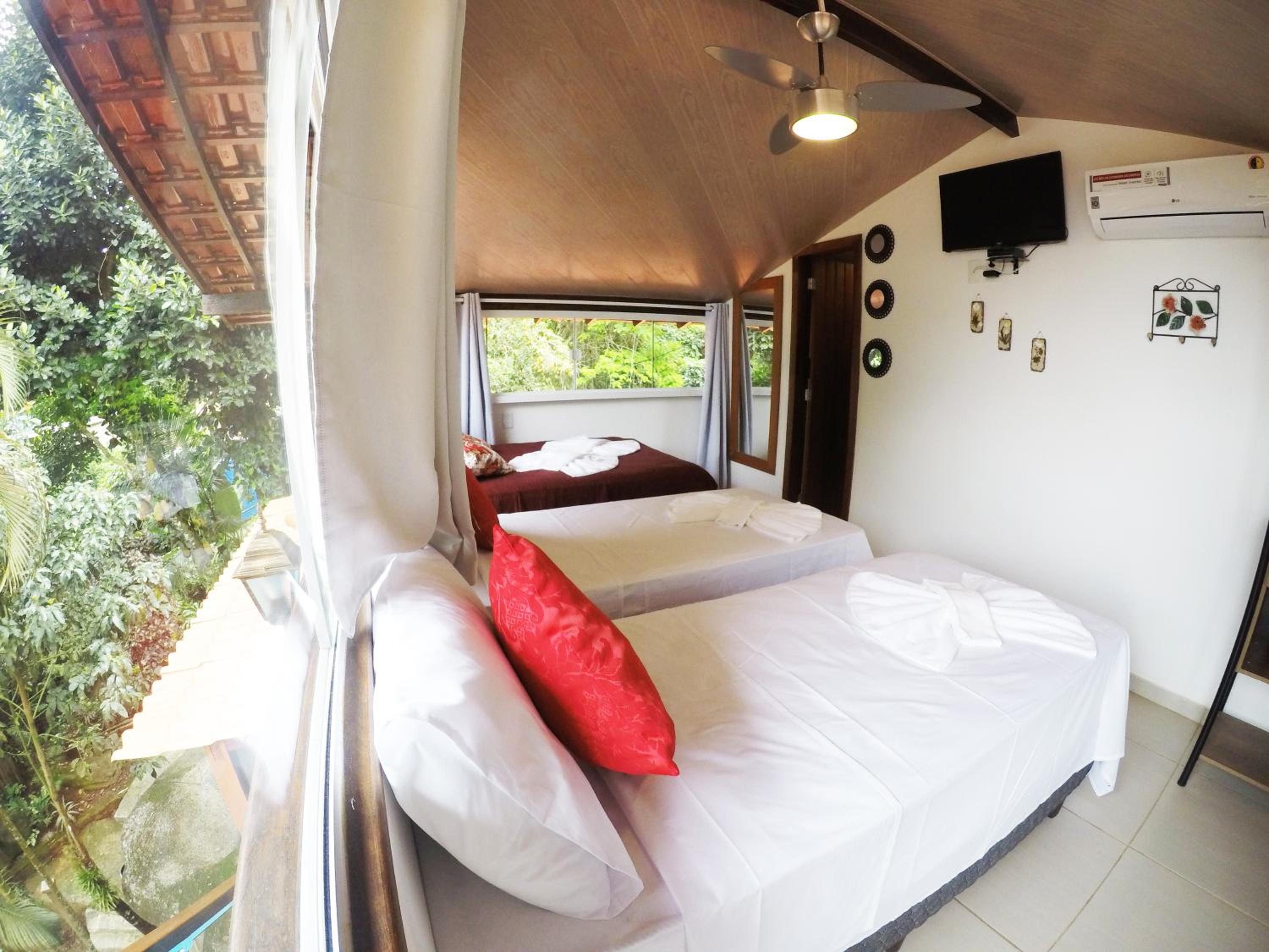 Deluxe Quadruple Room - Photo 12