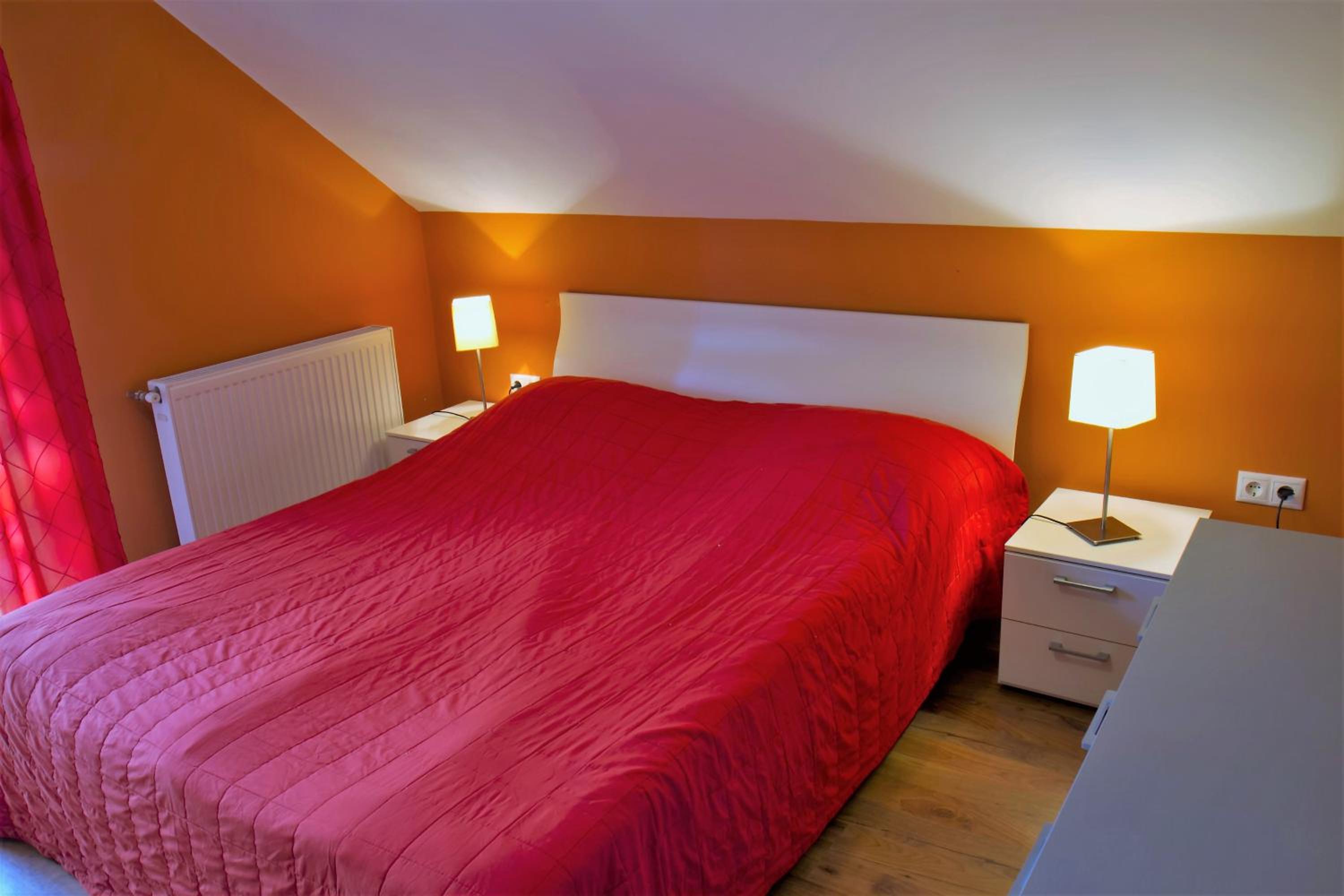 Apartment with Balcony - Photo 4