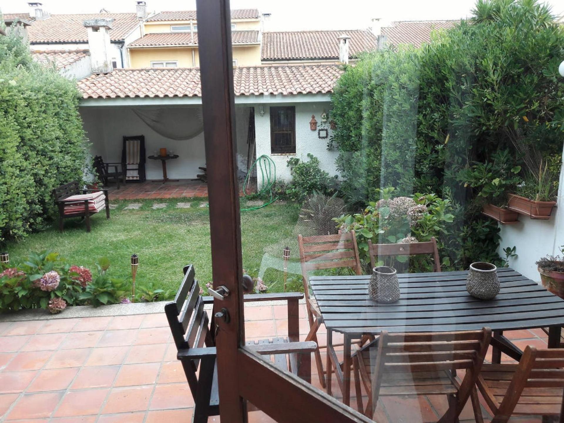 Three-Bedroom House photo 2