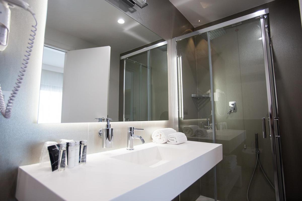 Superior Double or Twin Room with City View photo 3