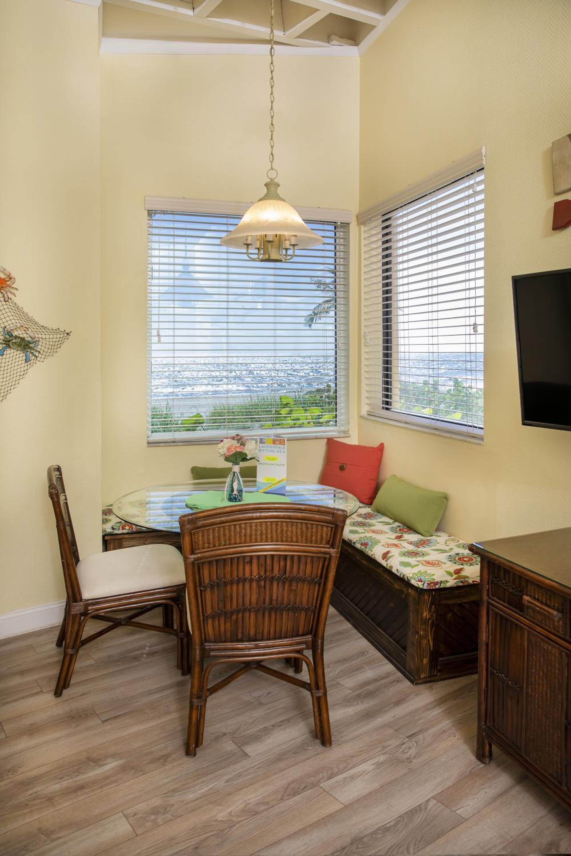 One Bedroom Ocean Front Apartment with Sea View photo 2