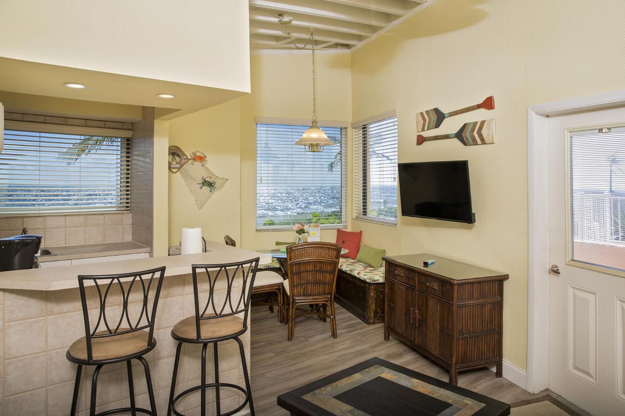 One Bedroom Ocean Front Apartment with Sea View