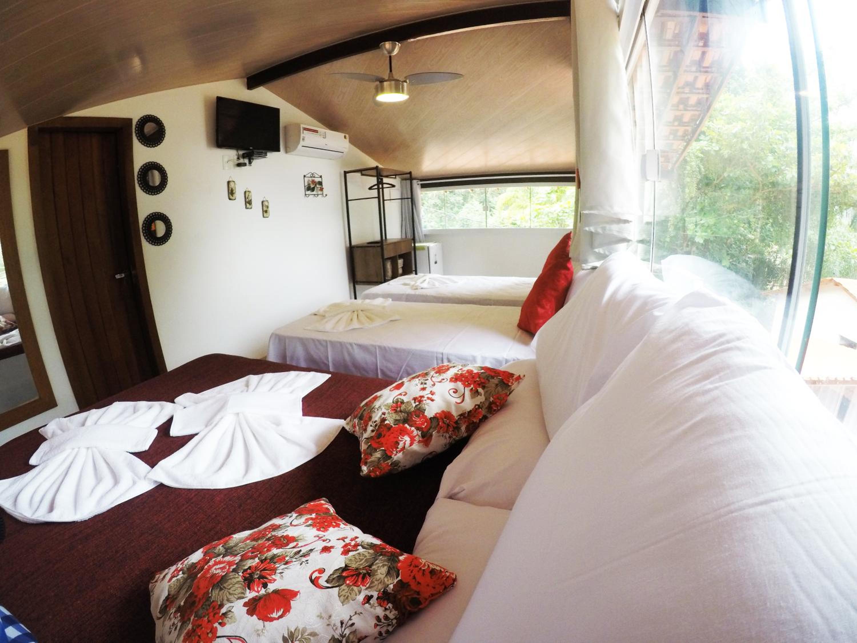 Deluxe Quadruple Room - Photo 3