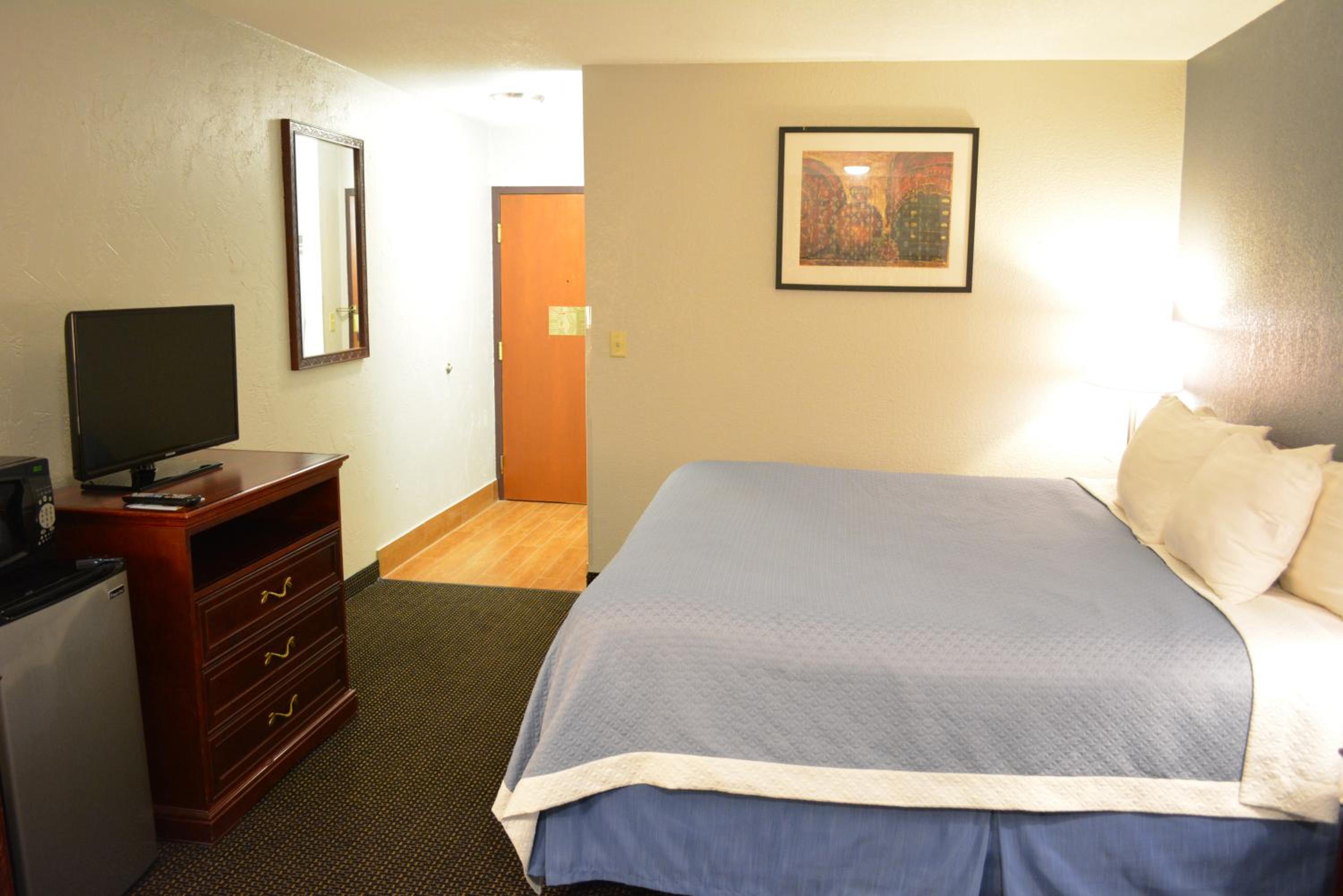 King Room - Non-Smoking photo 2
