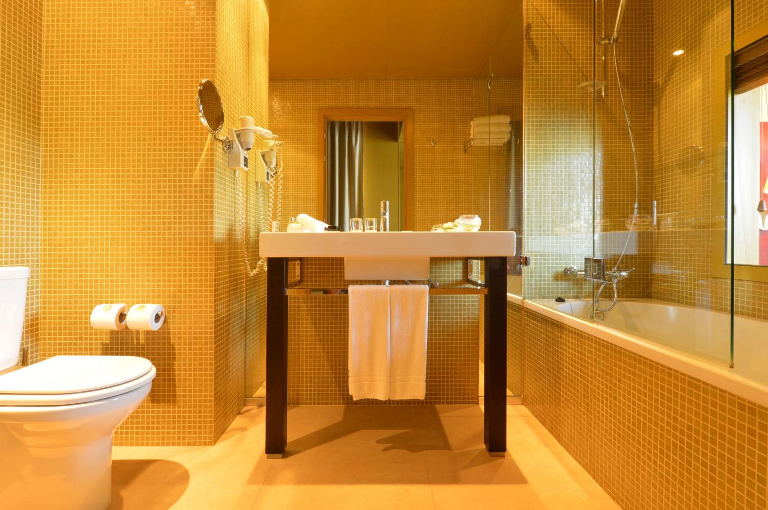 Standard Twin Room - Photo 2