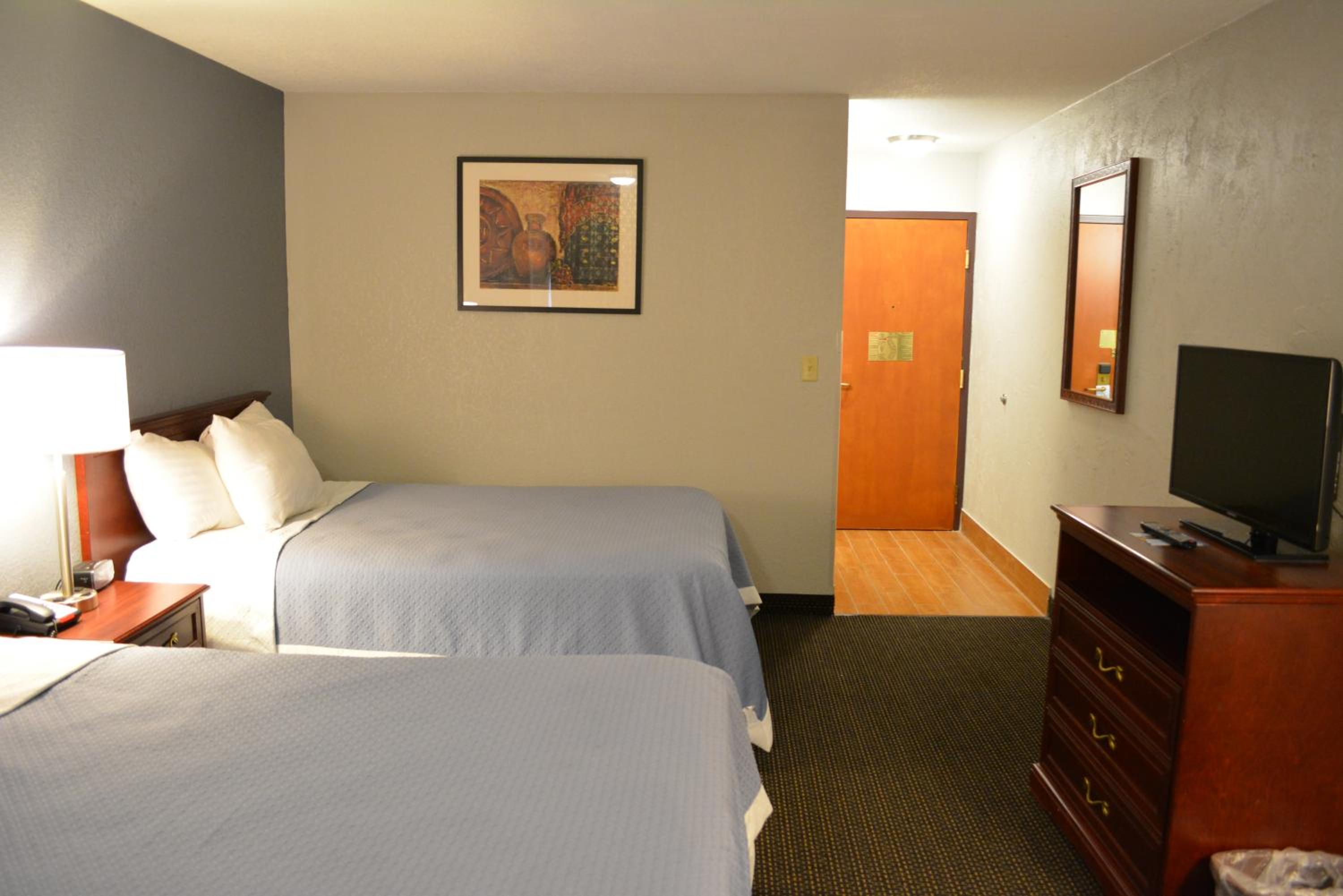 Double Room With Two Double Beds - Non-Smoking - Photo 2