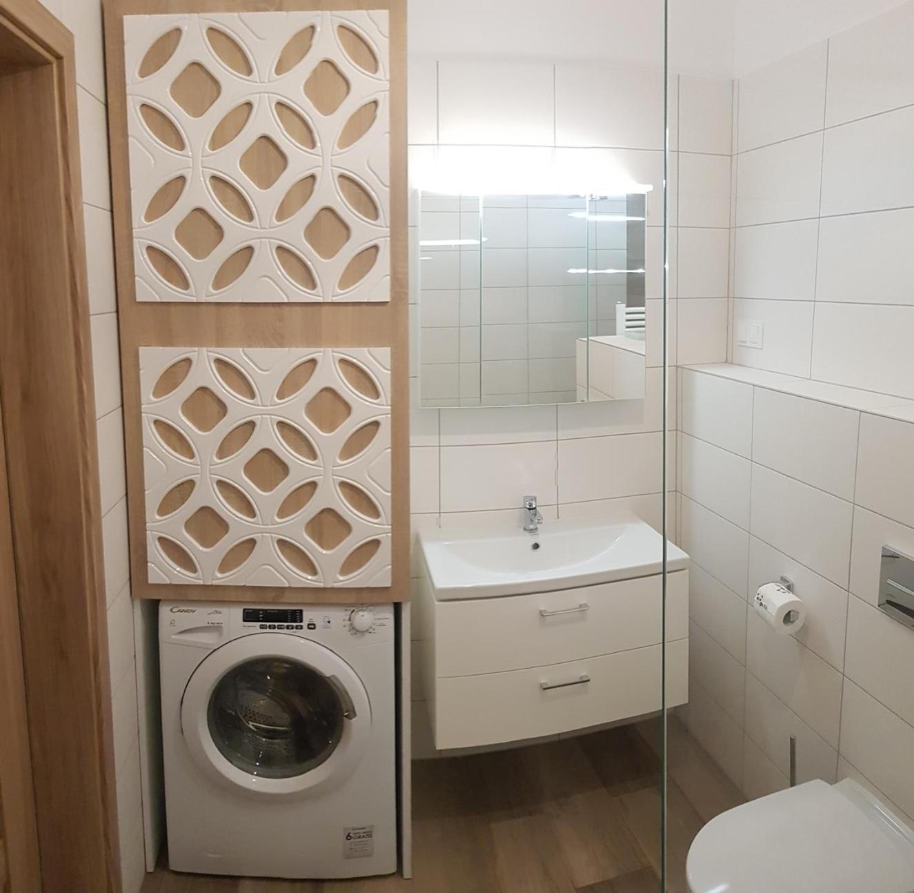 One-Bedroom Apartment with Balcony and City View - Photo 22