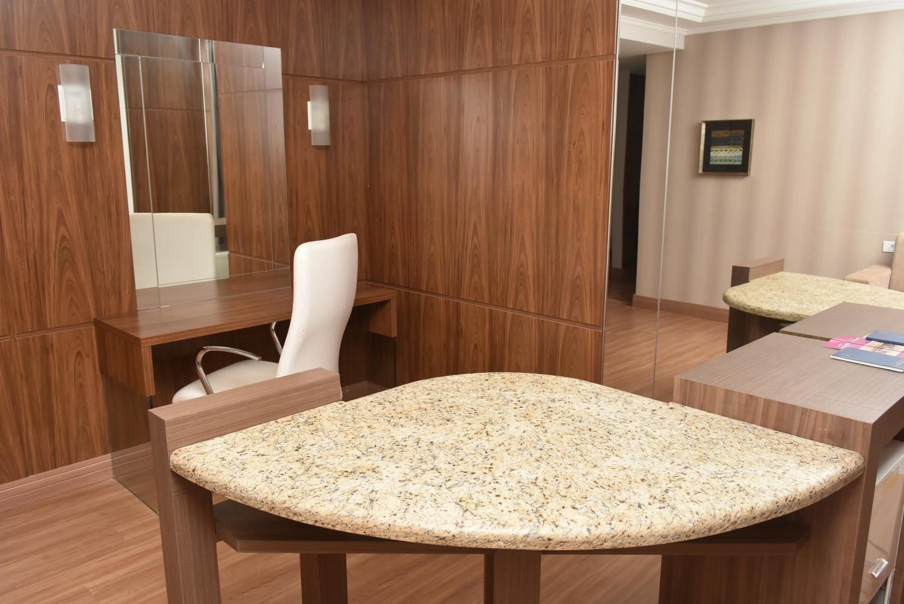 Deluxe Suite photo 3