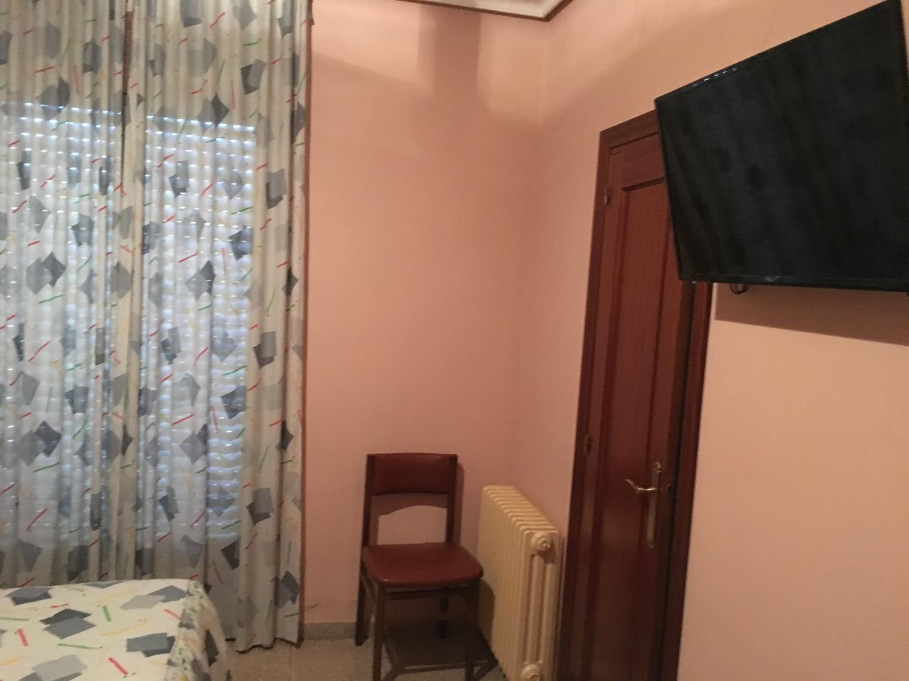 Twin Room - Photo 4