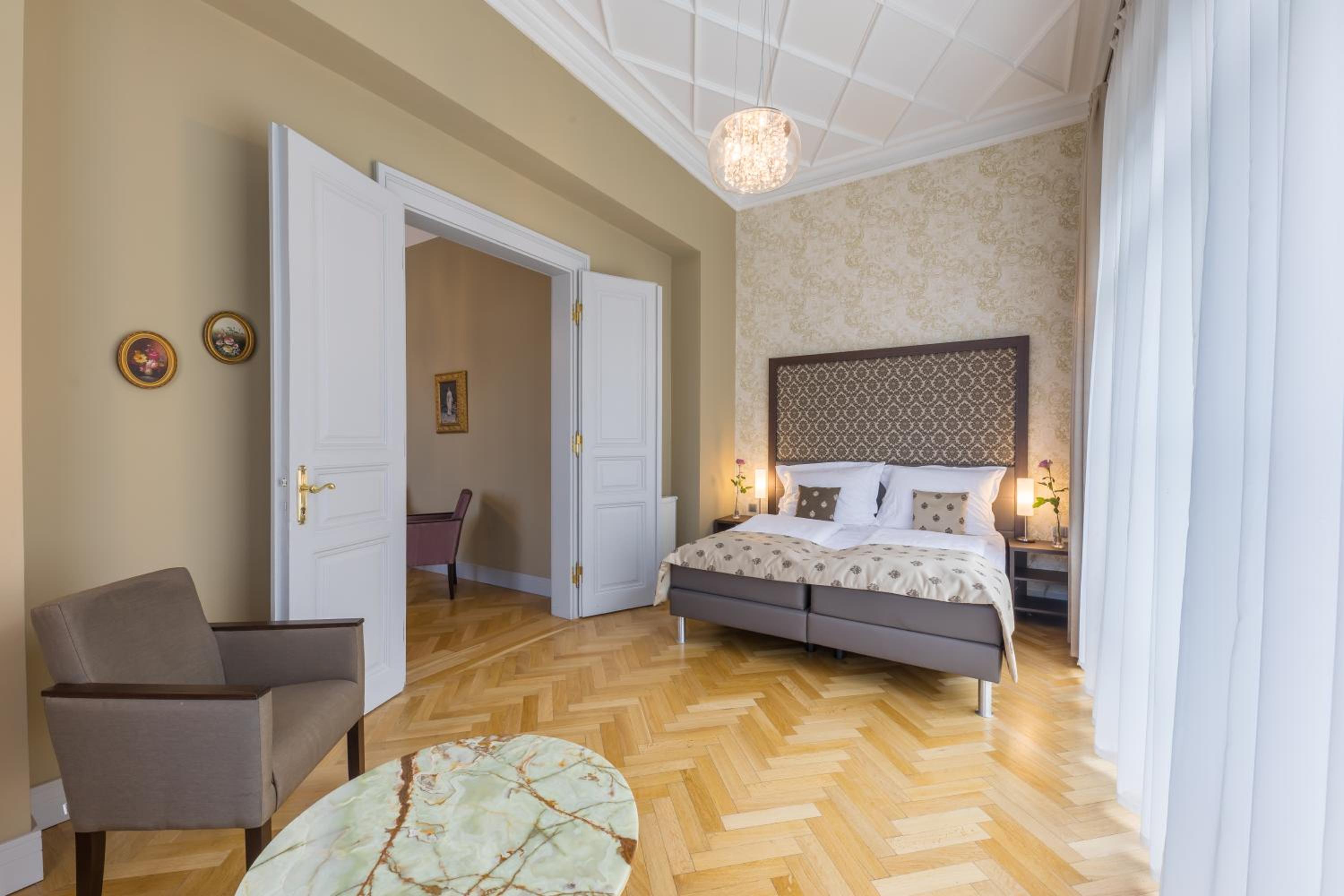 Deluxe Suite photo 1