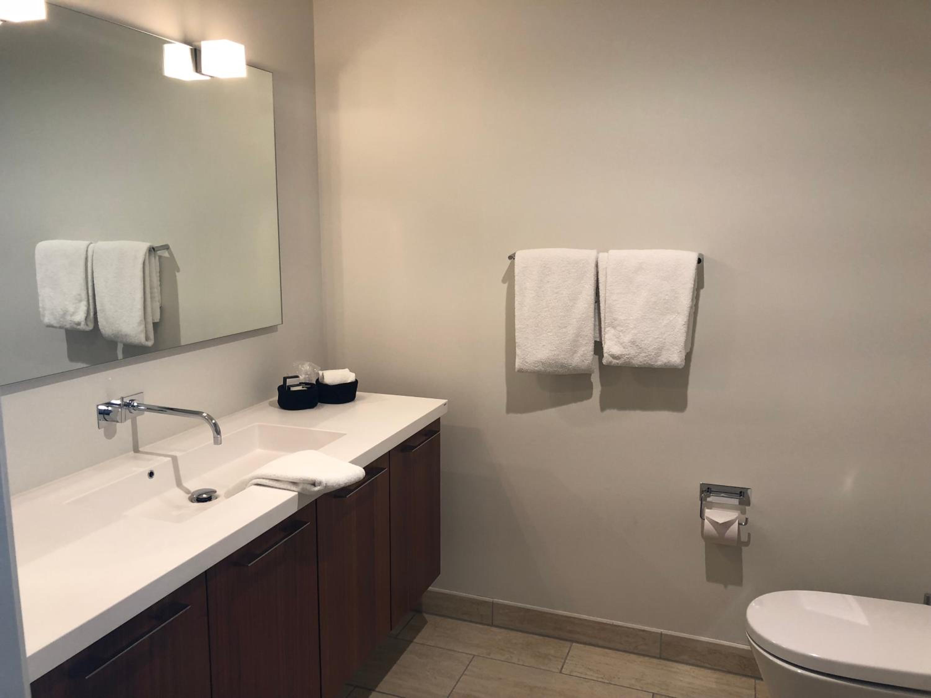 Business Twin Room - Non-Smoking - Photo 5