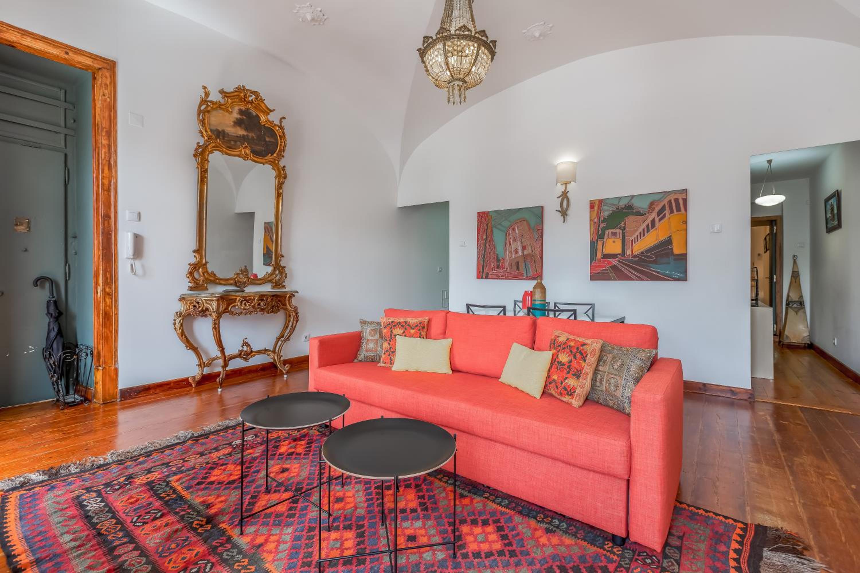 Apartment with Balcony - Photo 5