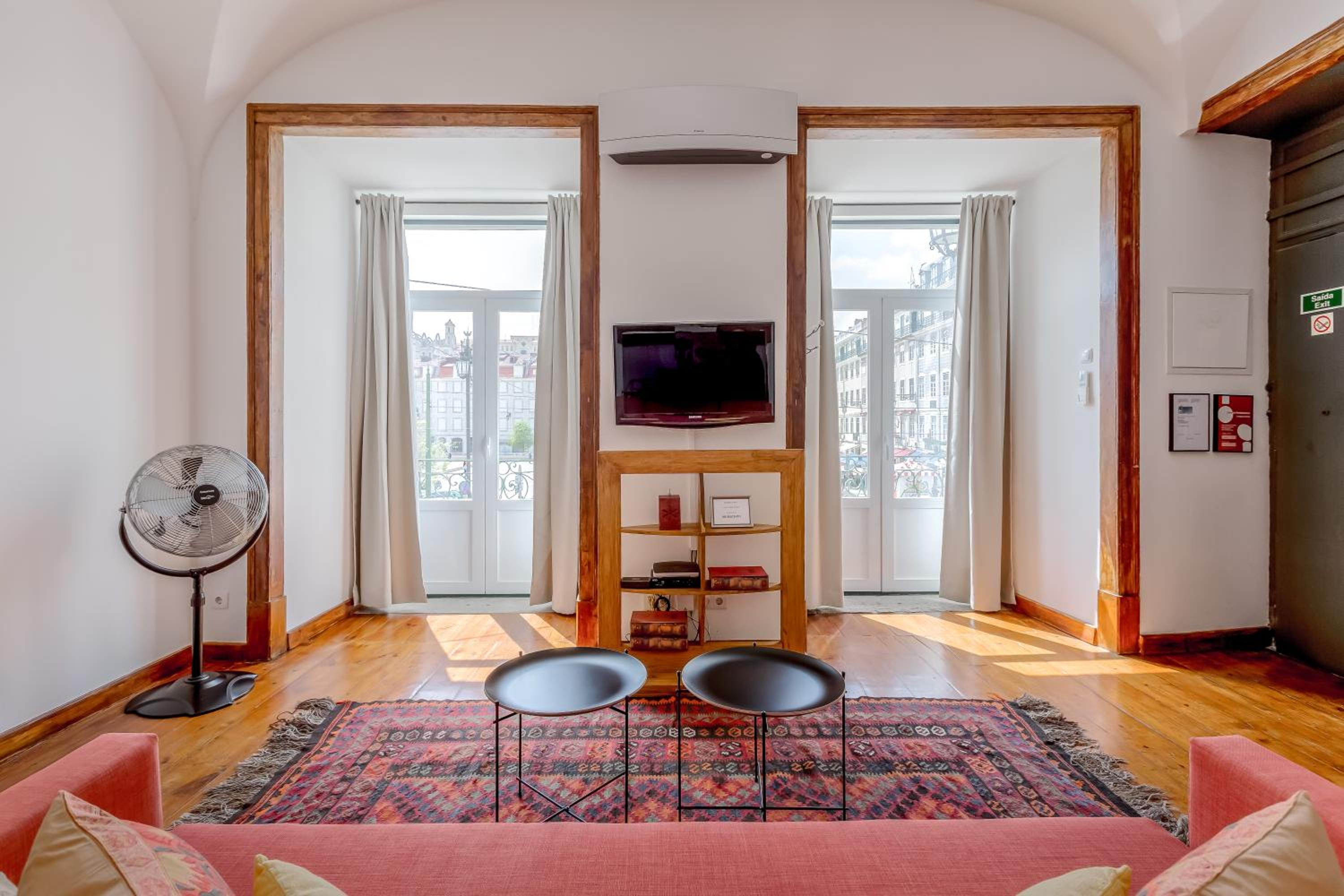 Apartment with Balcony - Photo 13