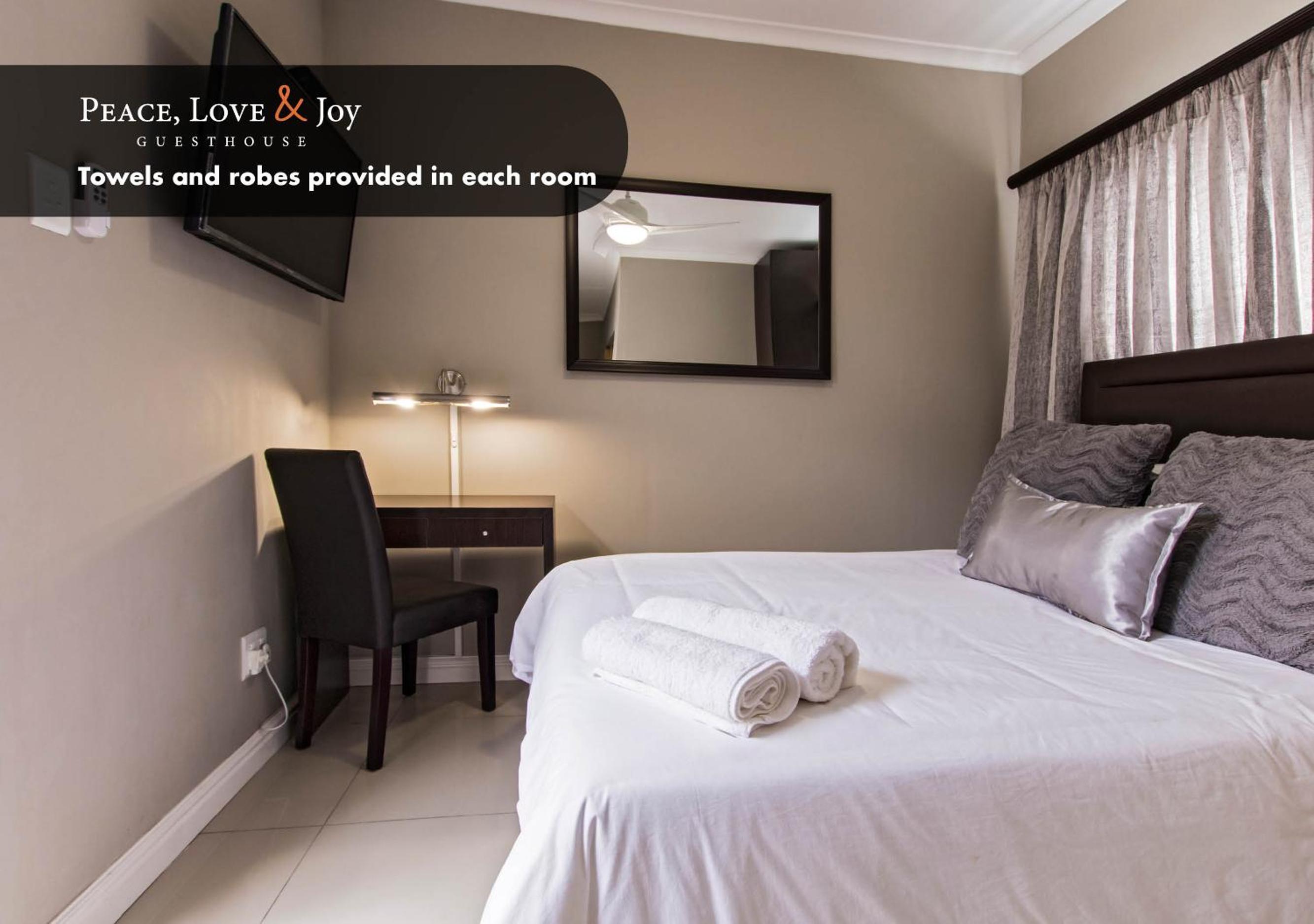 Deluxe Double Room - Photo 16
