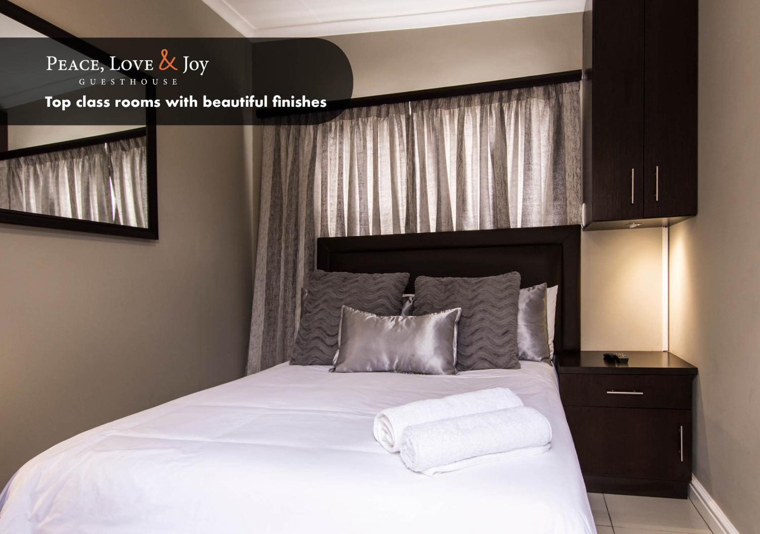 Deluxe Double Room - Photo 19
