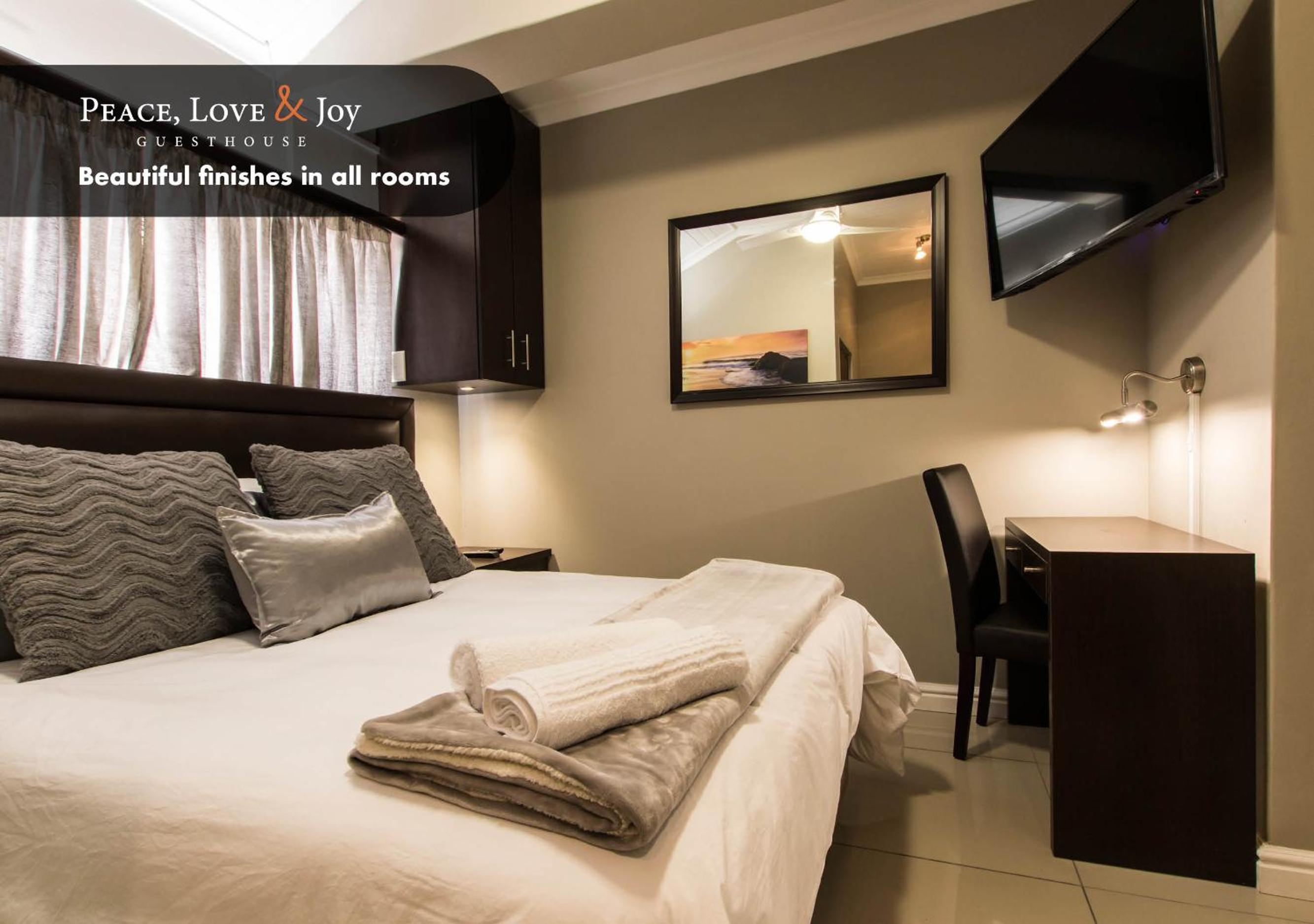 Deluxe Double Room - Photo 8
