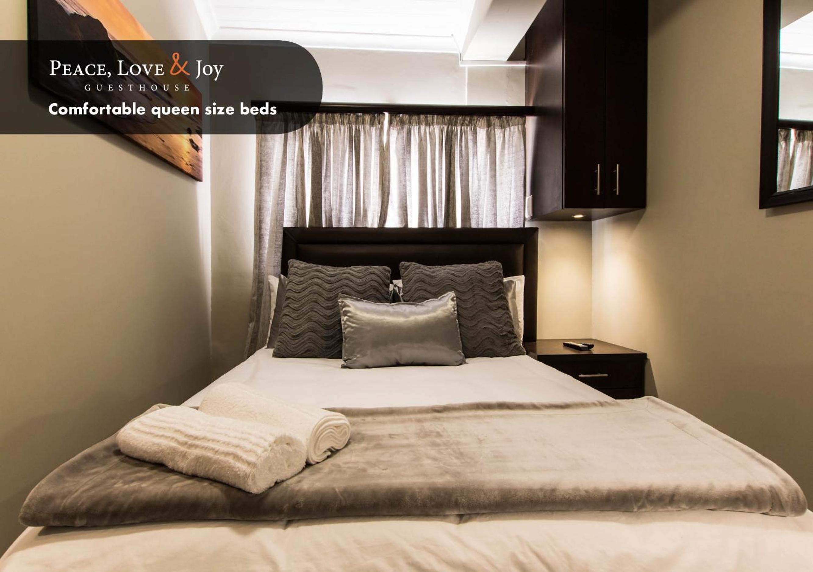 Deluxe Double Room - Photo 11