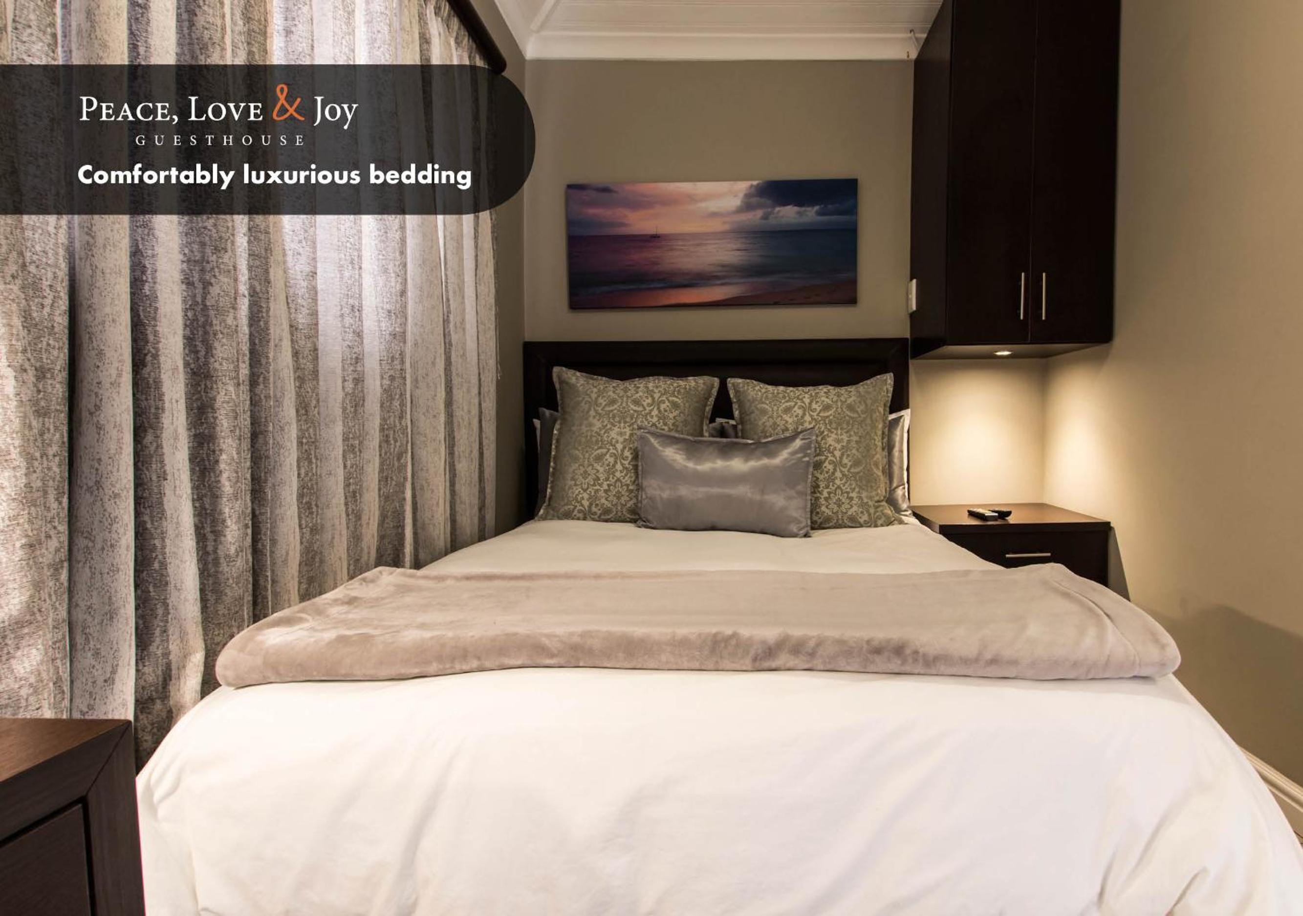 Deluxe Double Room - Photo 10
