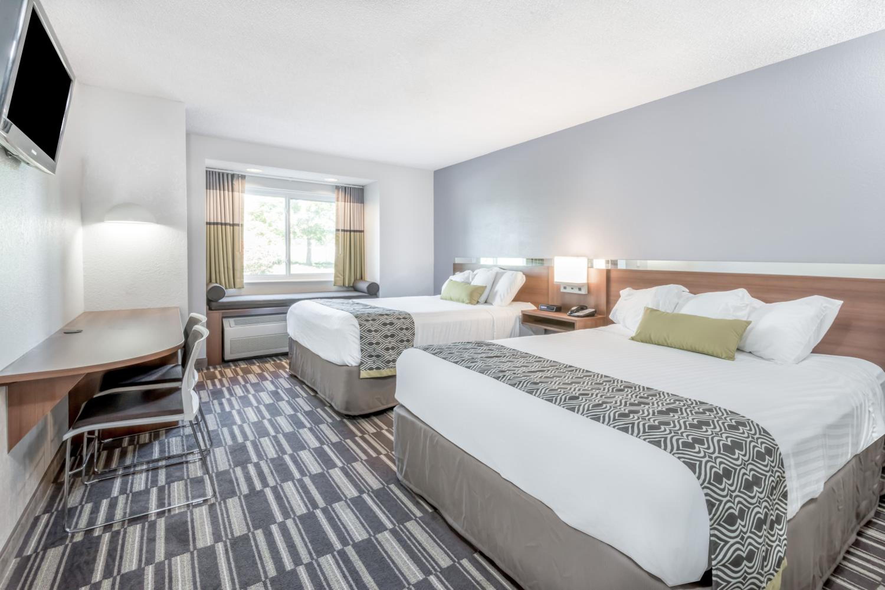 Queen Room with Two Queen Beds - Non-Smoking - Photo 1