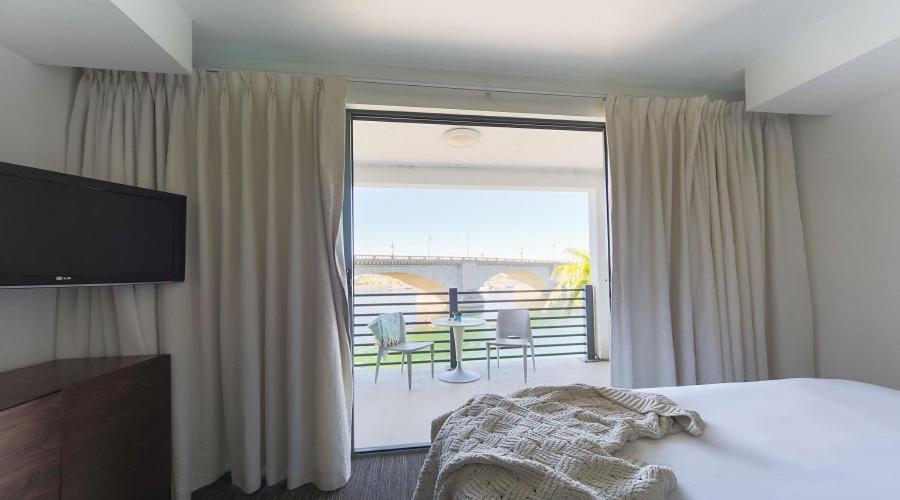 Luxury King Room - Photo 5