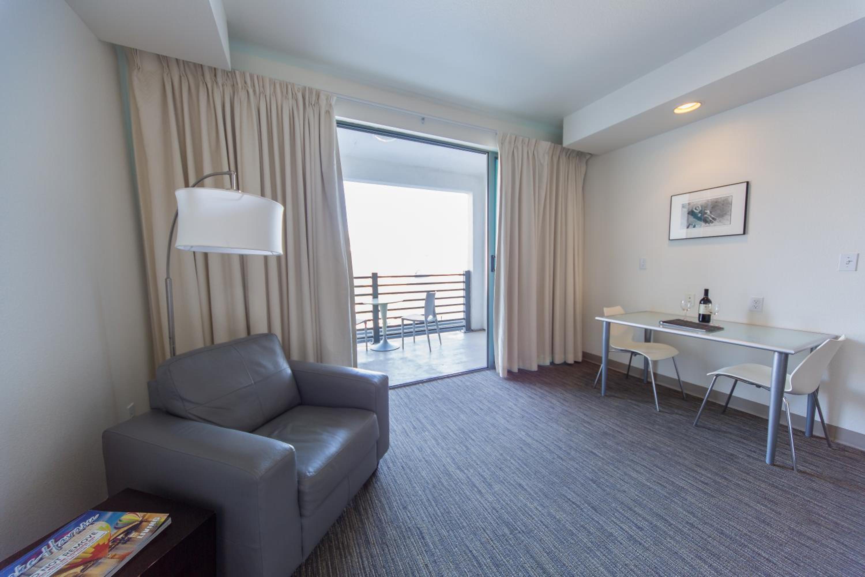 Luxury Queen Room with Two Queen Beds - Photo 2