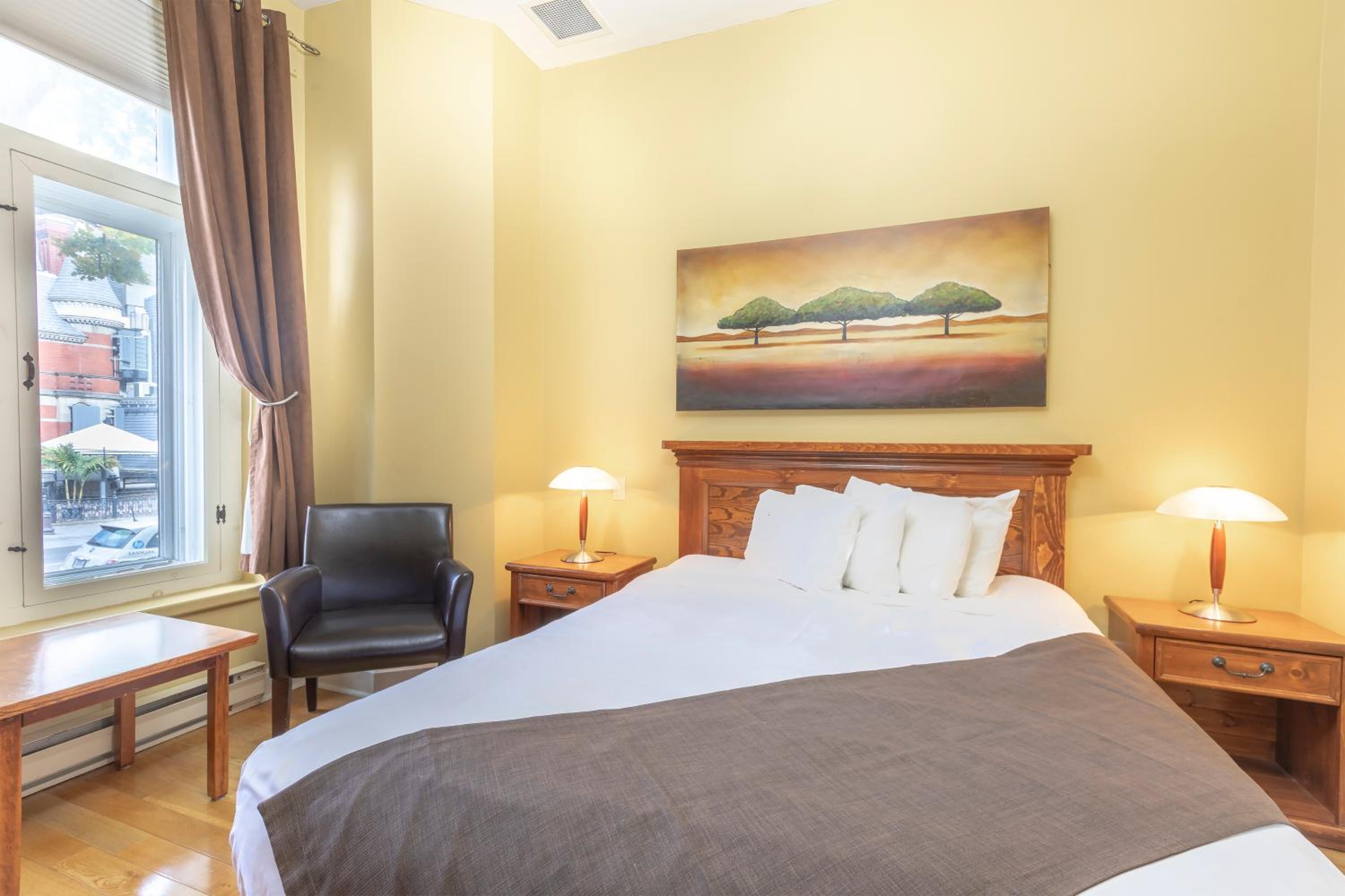 Standard Room with Queen Bed - Photo 5