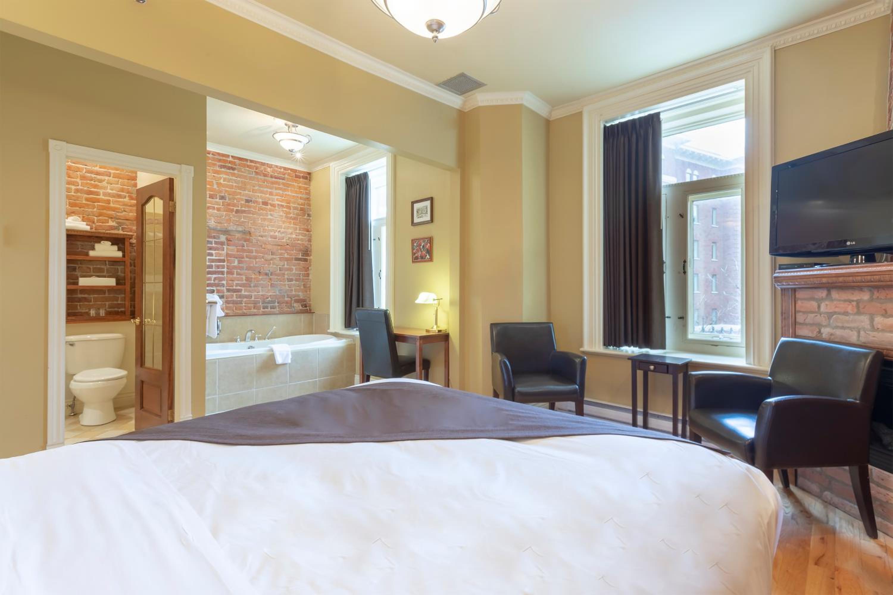 Deluxe Room - Photo 1