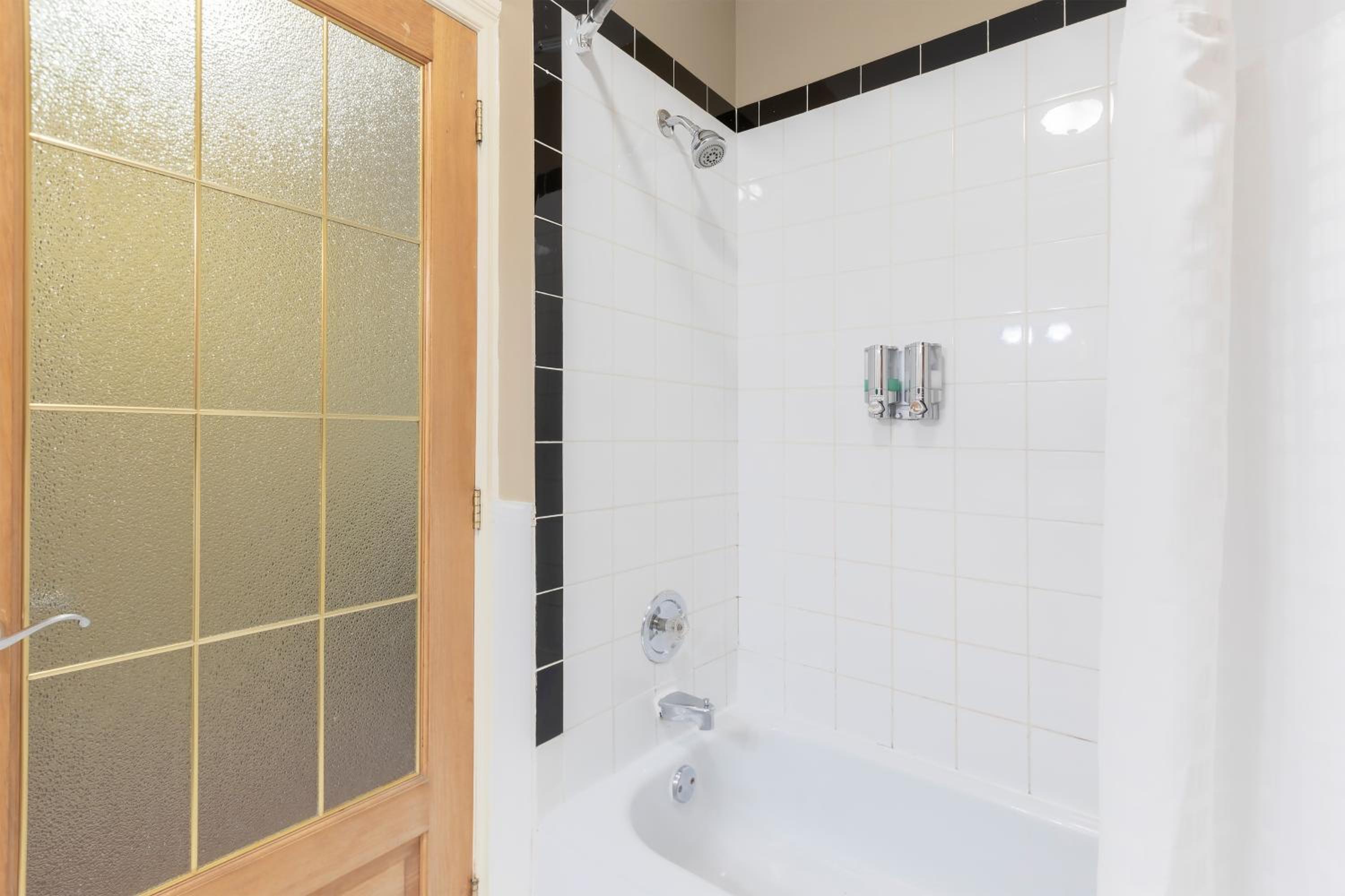 Double Room - Non-Smoking  - Photo 3