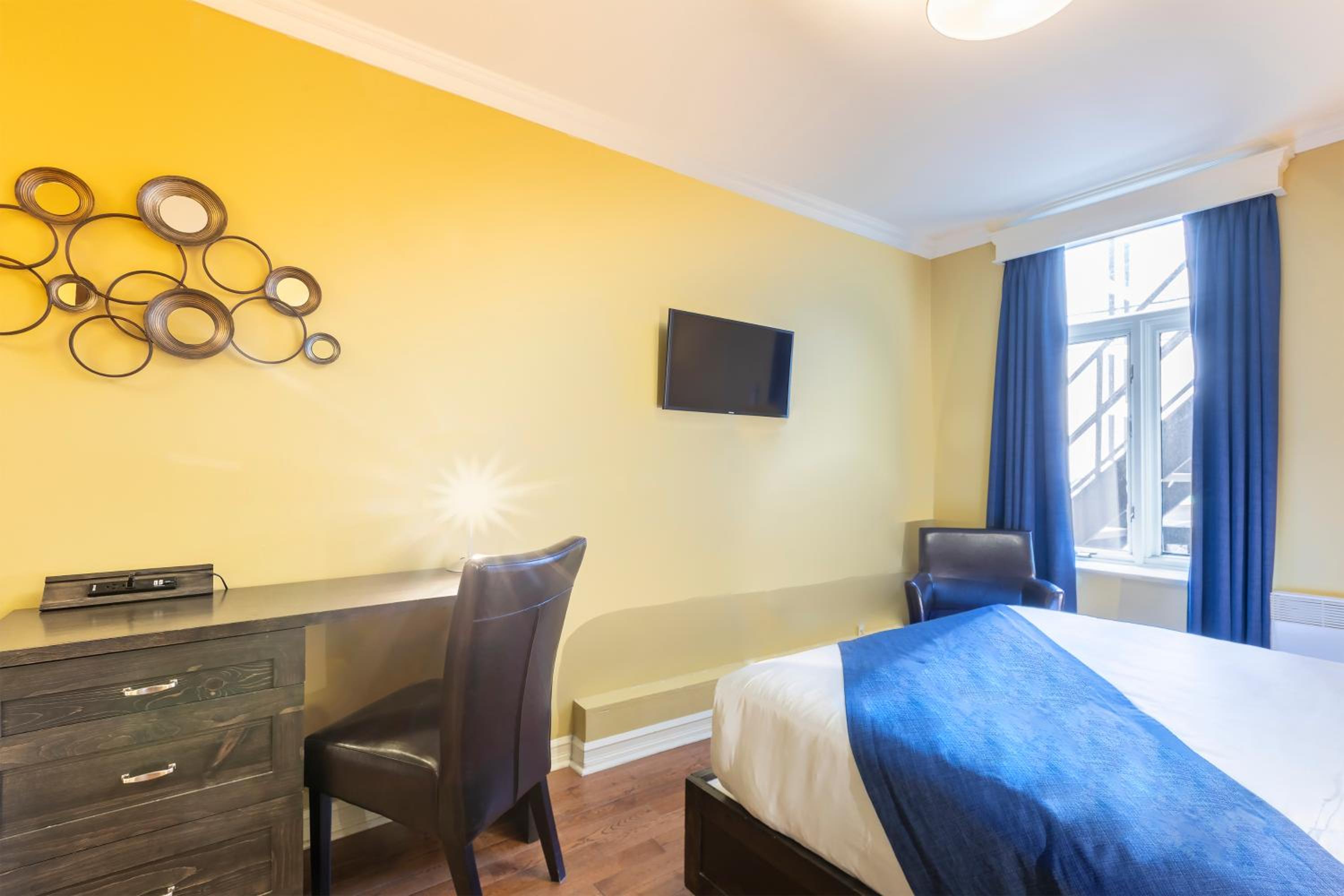 Double Room - Non-Smoking  - Photo 4