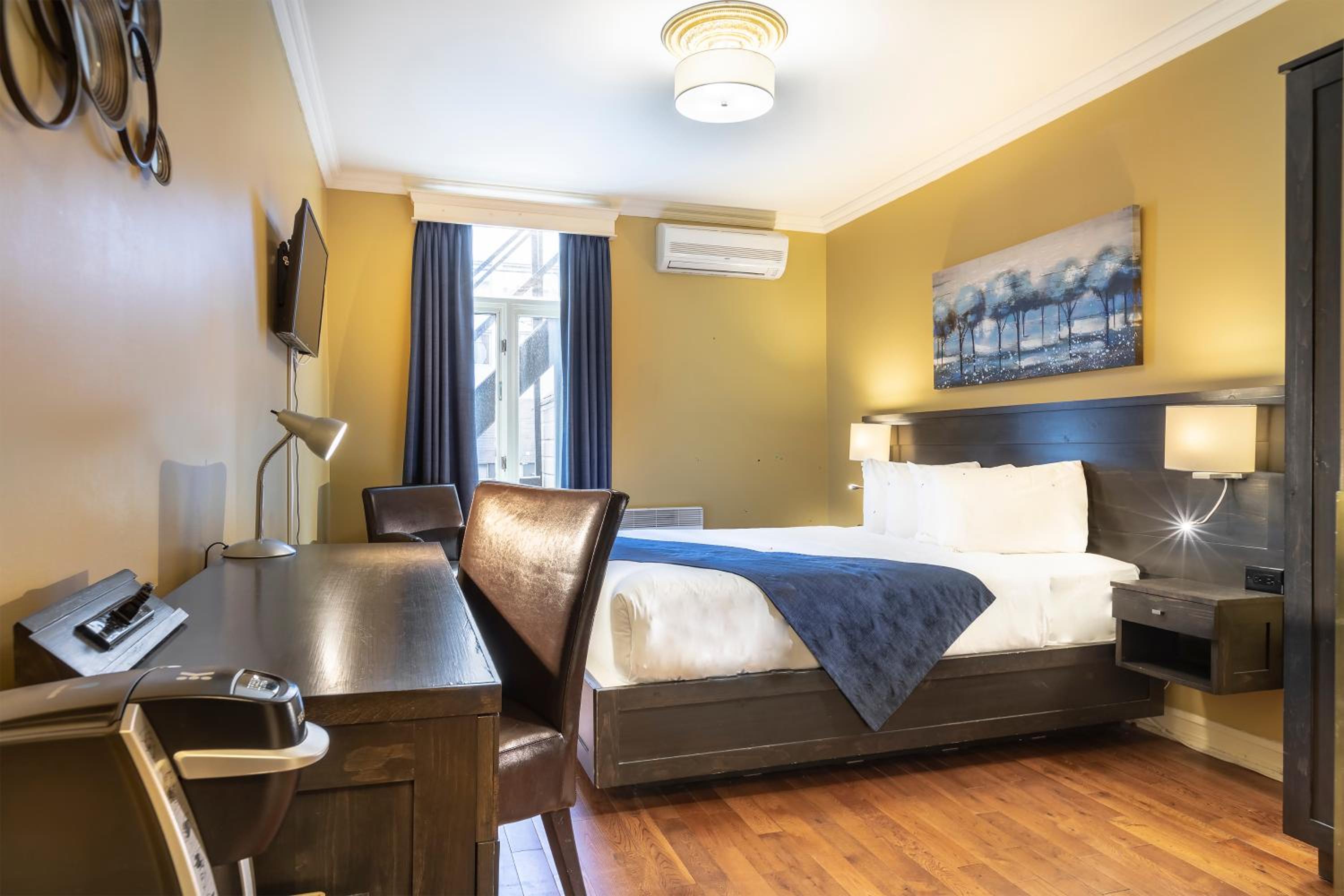Double Room - Non-Smoking  - Photo 5