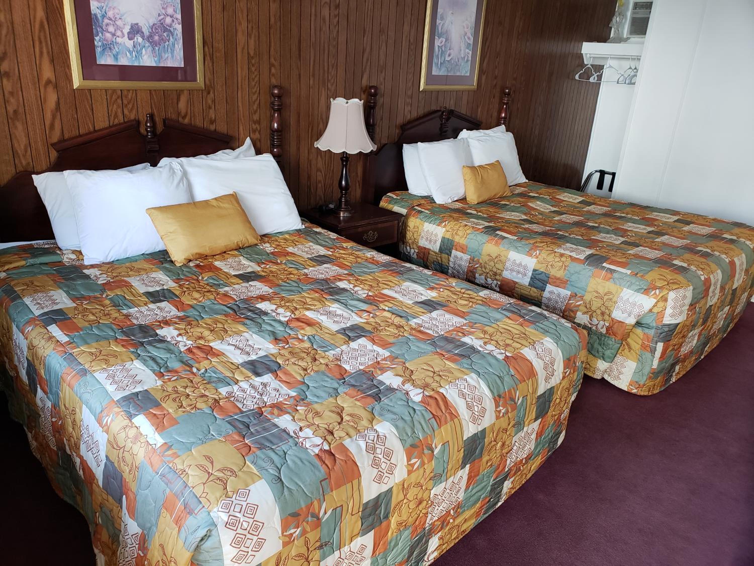 Deluxe Queen Room with Two Queen Beds photo 1